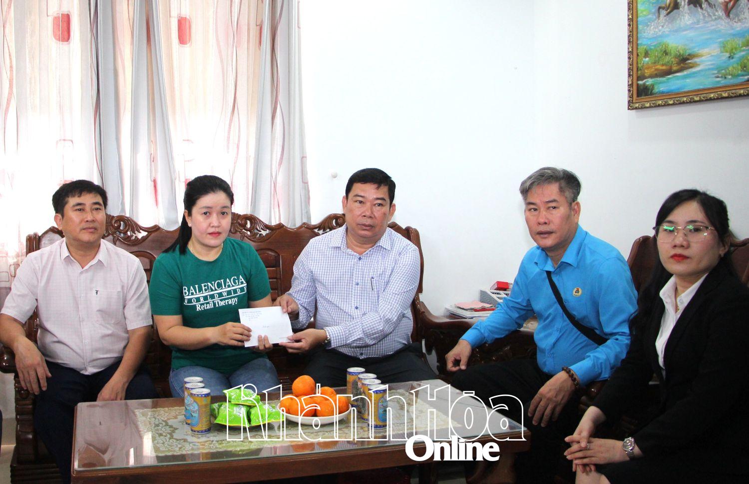 Các cơ quan, đơn vị, doanh nghiệp thăm 8 gia đình nạn nhân bị tử vong do tai nạn lao động