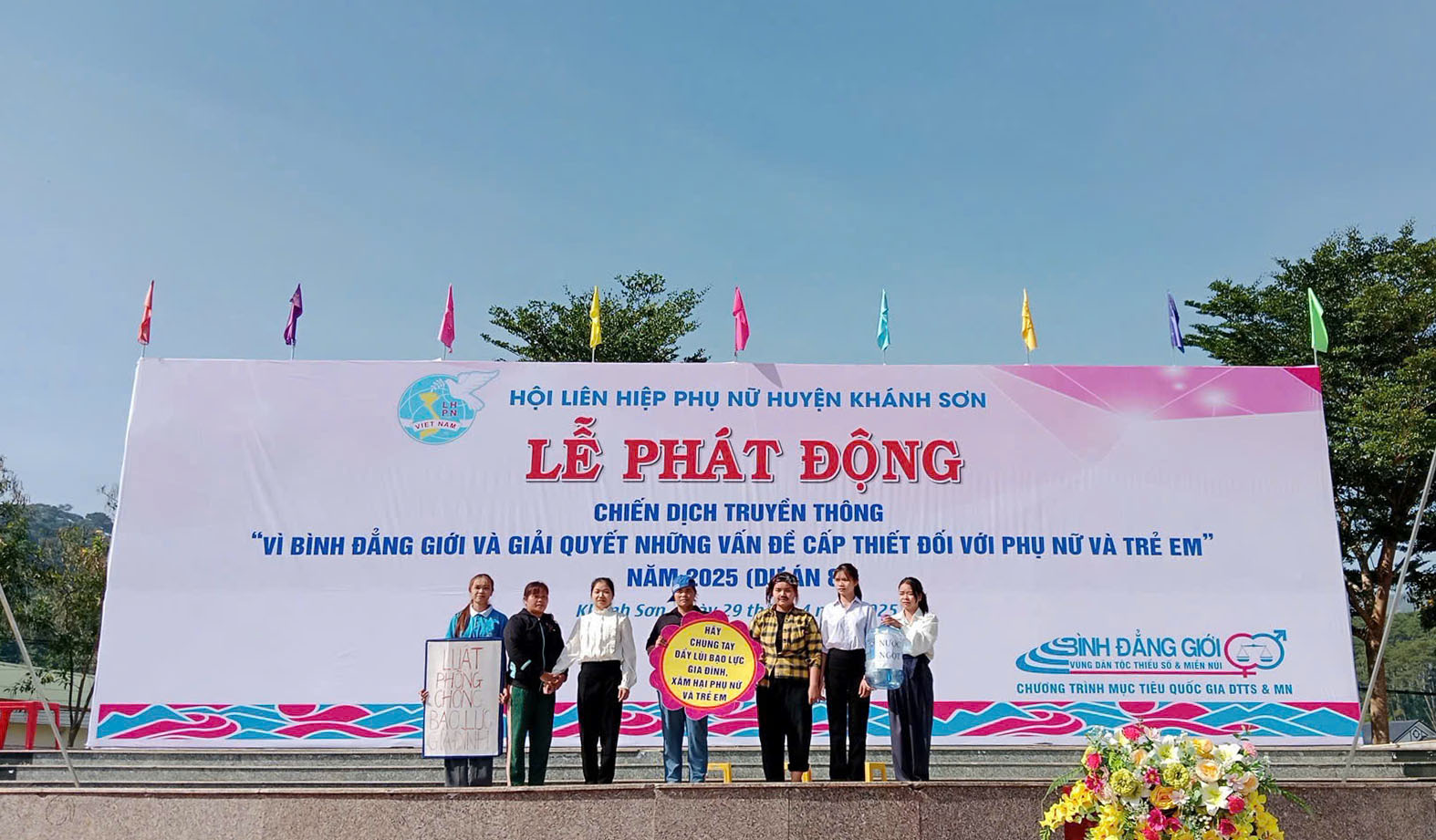 Hội Liên hiệp Phụ nữ huyện Khánh Sơn phát động Chiến dịch truyền thông vì bình đẳng giới