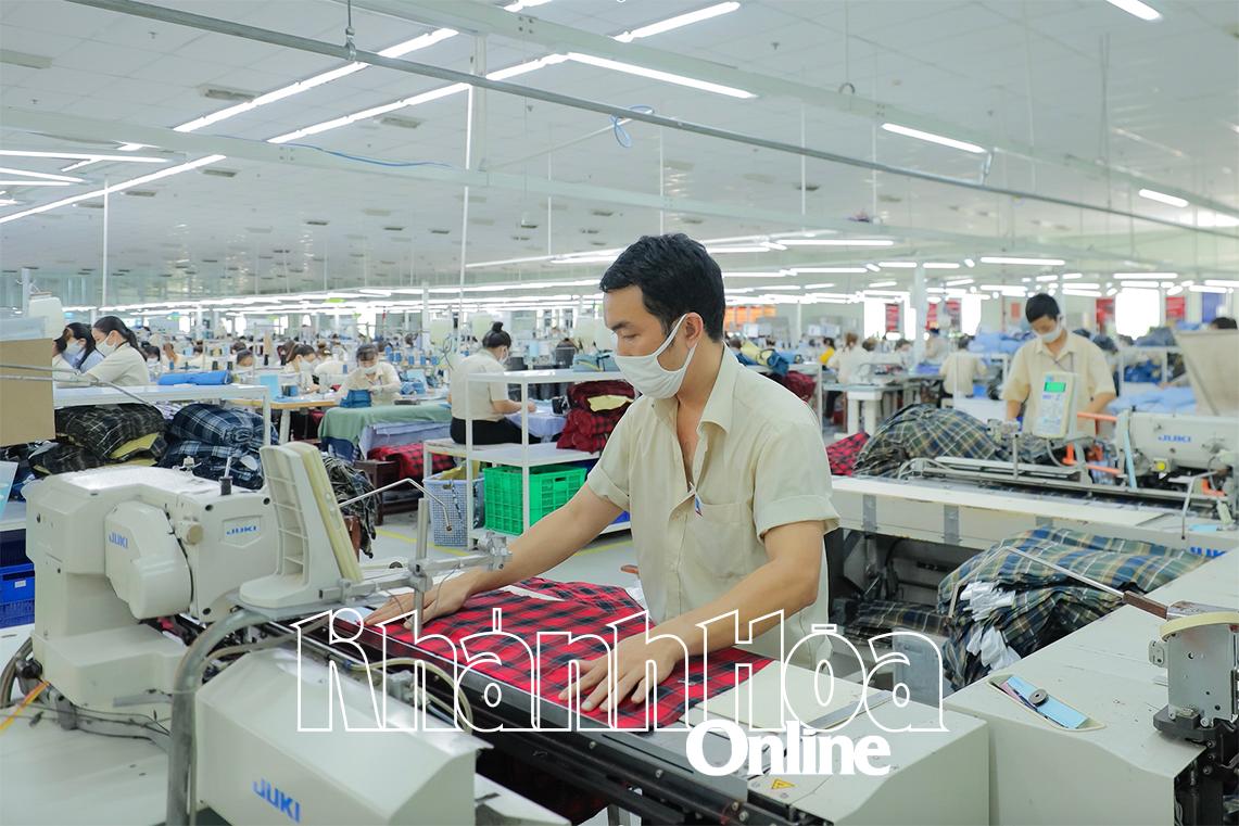 Hoạt động sản xuất Xí nghiệp May Khatoco.