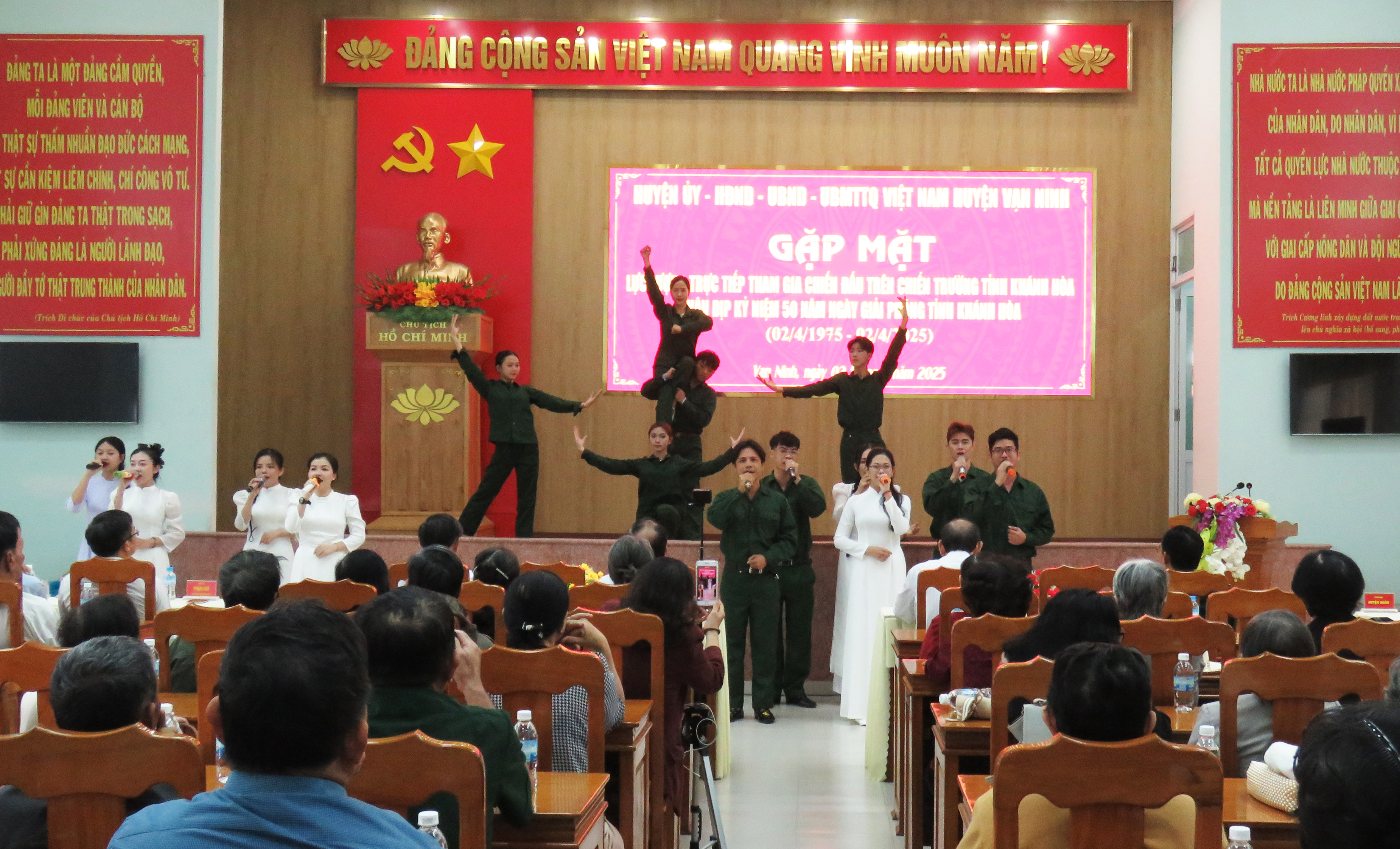 Vạn Ninh: Gặp mặt lực lượng trực tiếp chiến đấu trên chiến trường Khánh Hòa