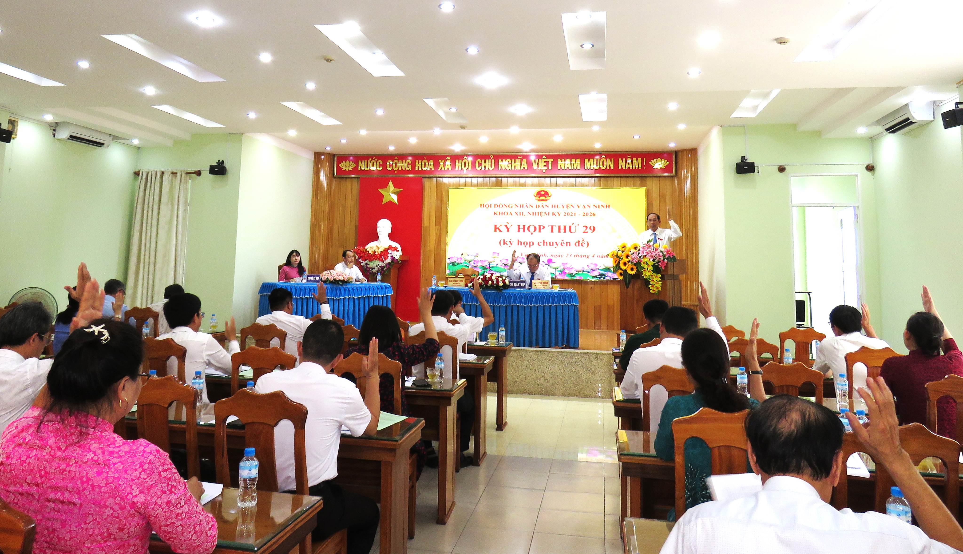 HĐND huyện Vạn Ninh khóa XII tổ chức kỳ họp chuyên đề