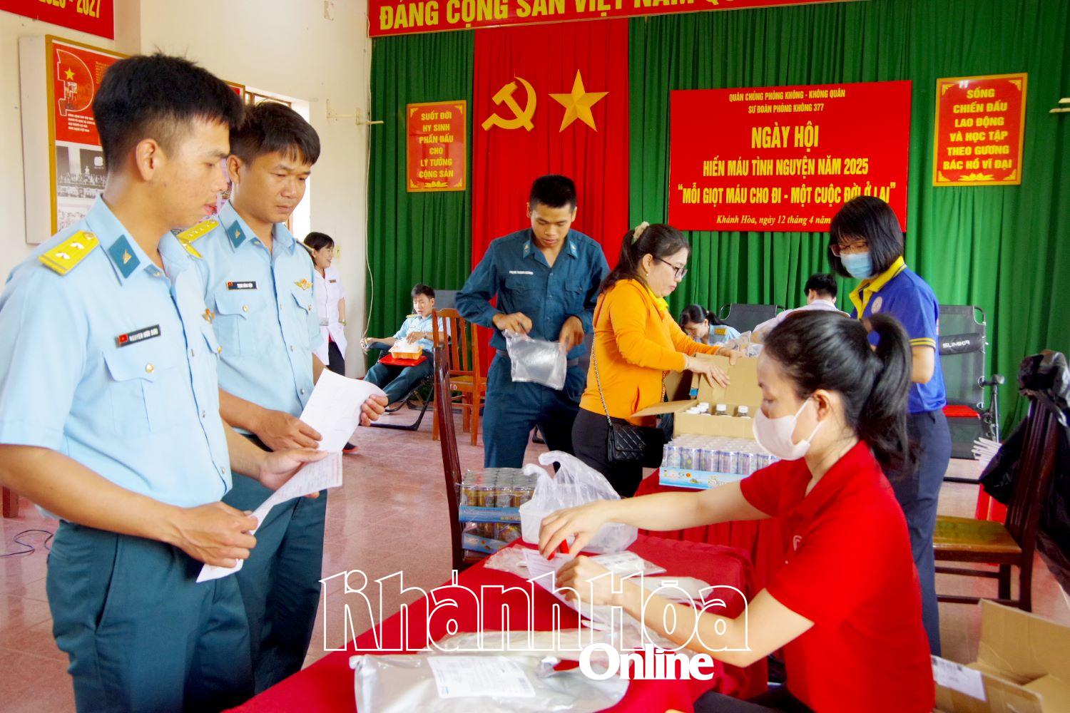Sư đoàn Phòng không 377 tổ chức Ngày hội hiến máu tình nguyện năm 2025