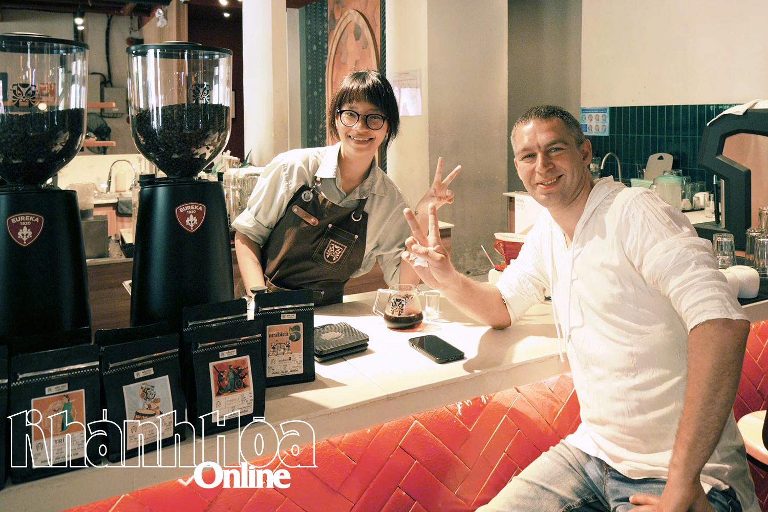 Sinh viên đi làm thêm