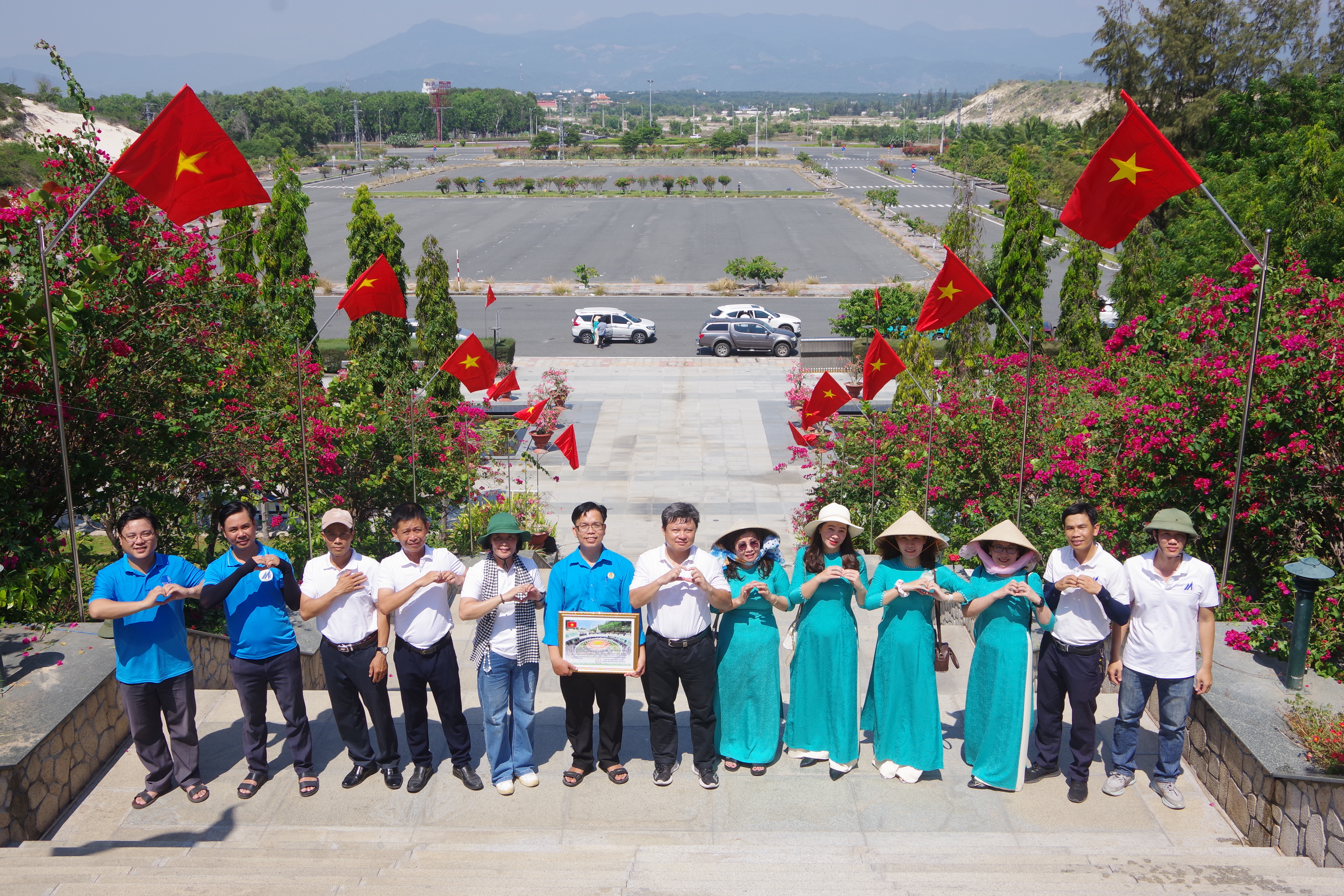 Công trình “Đường cờ Tổ quốc” tại xã Cam Hải Đông