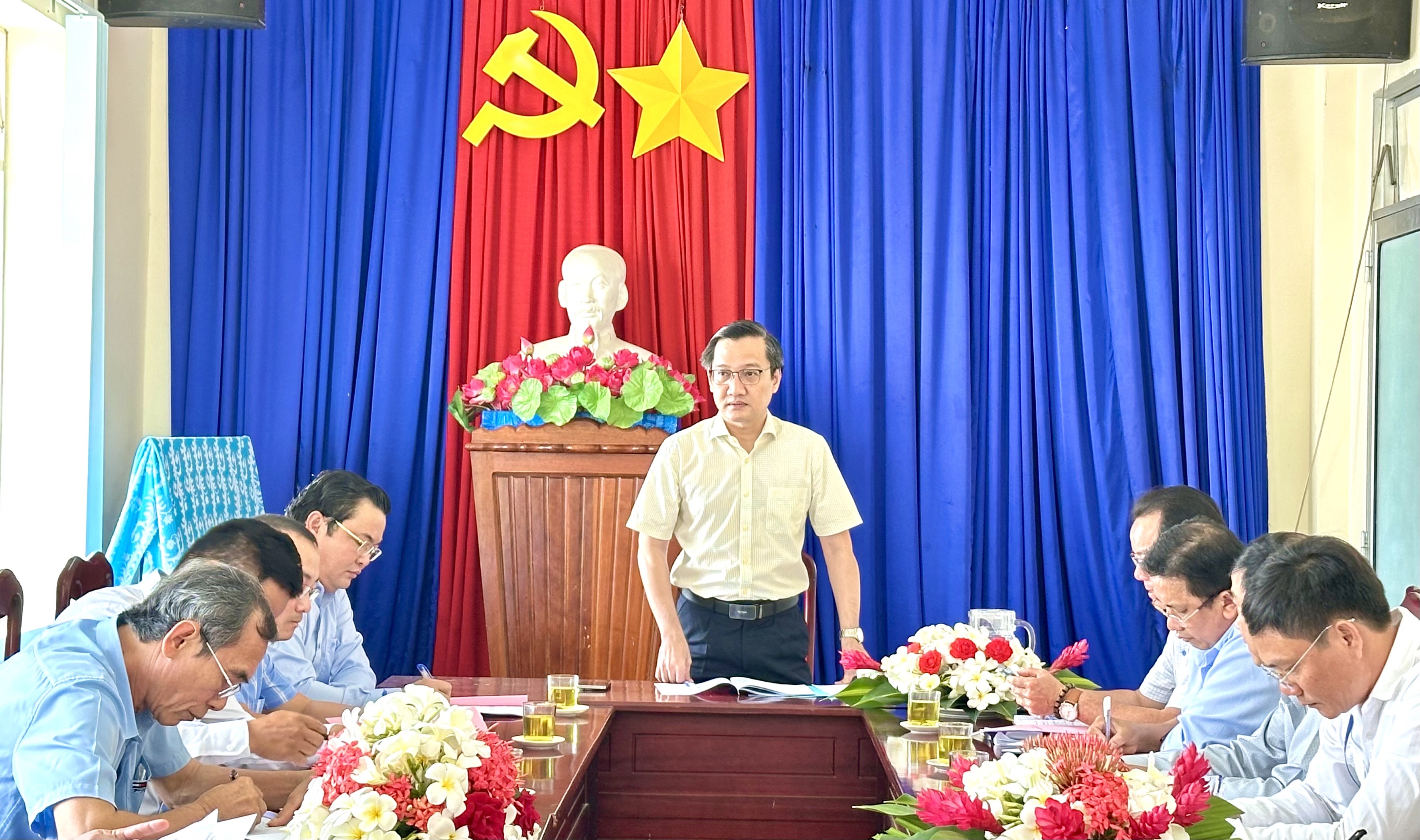  phát biểu tại cuộc họp.