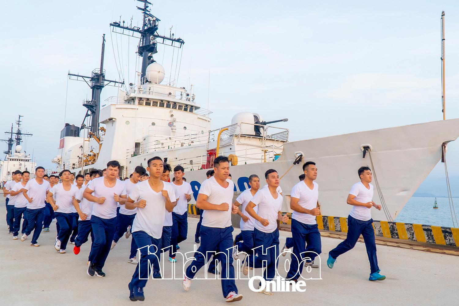 Hải đoàn Cảnh sát biển 32: Điểm sáng trong huấn luyện, sẵn sàng chiến đấu