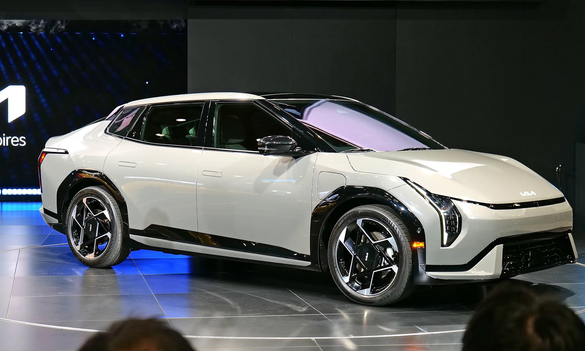 KIA EV4 2026 có kiểu dáng thiết kế khá độc đáo. Ảnh: Engadget.