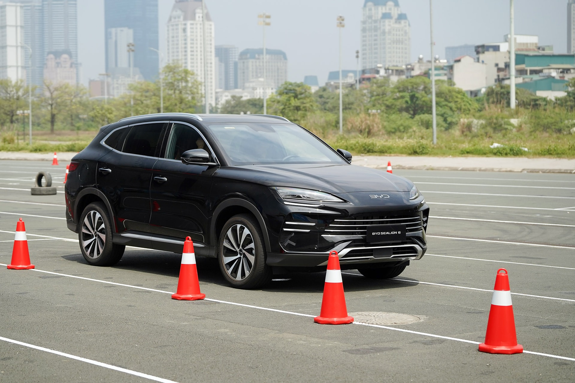 BYD Sealion 6 có kích thước tương tự Honda CR-V. Ảnh: Hoàng Linh