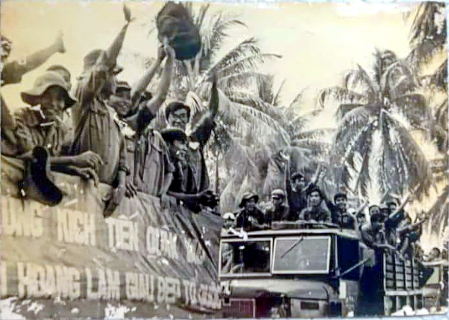 Lễ xuất quân thanh niên xung phong lên đường xây dựng kinh tế mới vào ngày 27-4-1976.