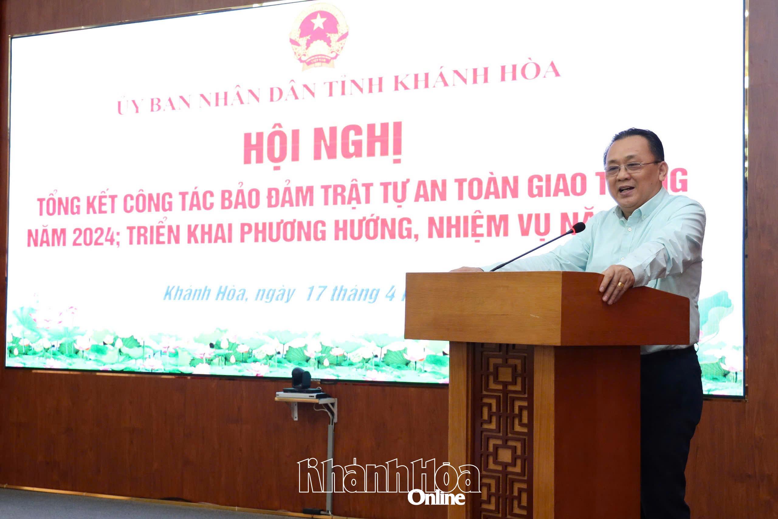 Đồng chí Lê Hữu HOàng phát biểu tại hội nghị