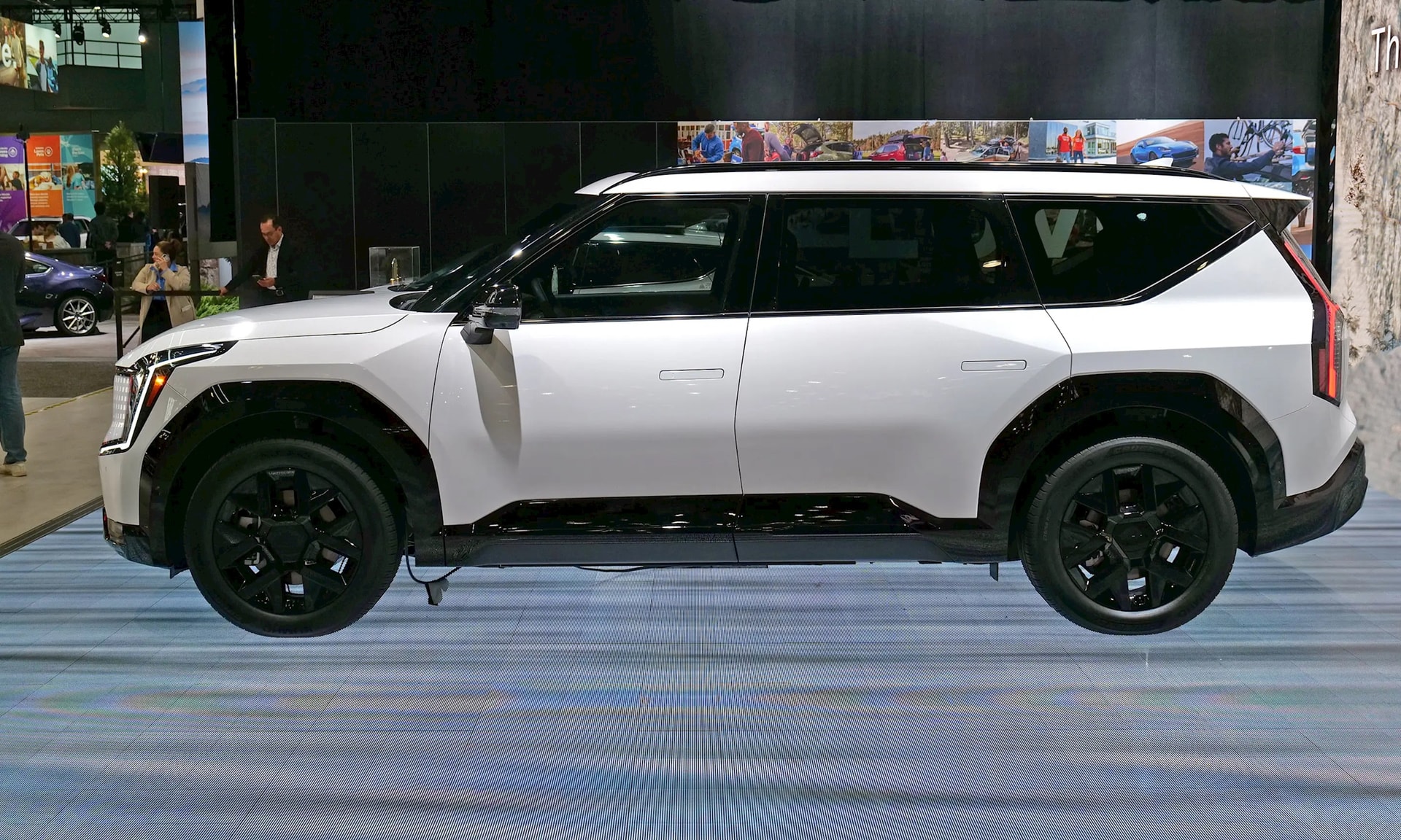 KIA EV9 Nightfall Edition. Ảnh: Engadget.