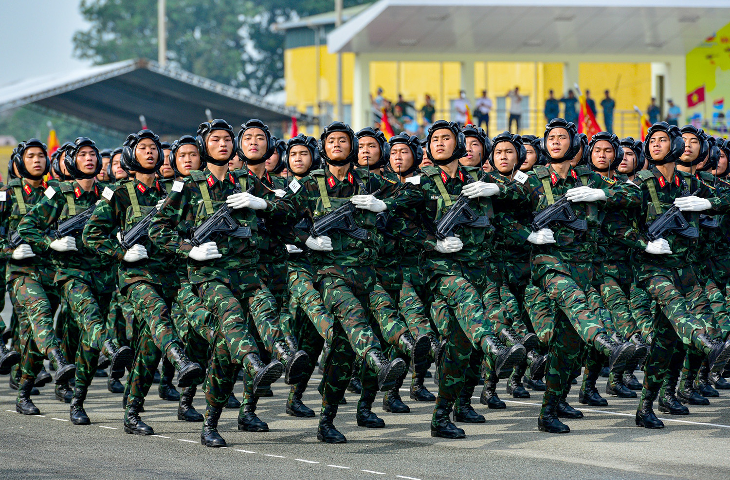 Khối lực lượng Tăng thiết giáp hợp luyện diễu binh, diễu hành chuẩn bị cho Lễ kỷ niệm 50 năm Ngày Giải phóng miền Nam, thống nhất đất nước (30-4-1975 - 30-4-2025)_Nguồn: chinhphu.vn

