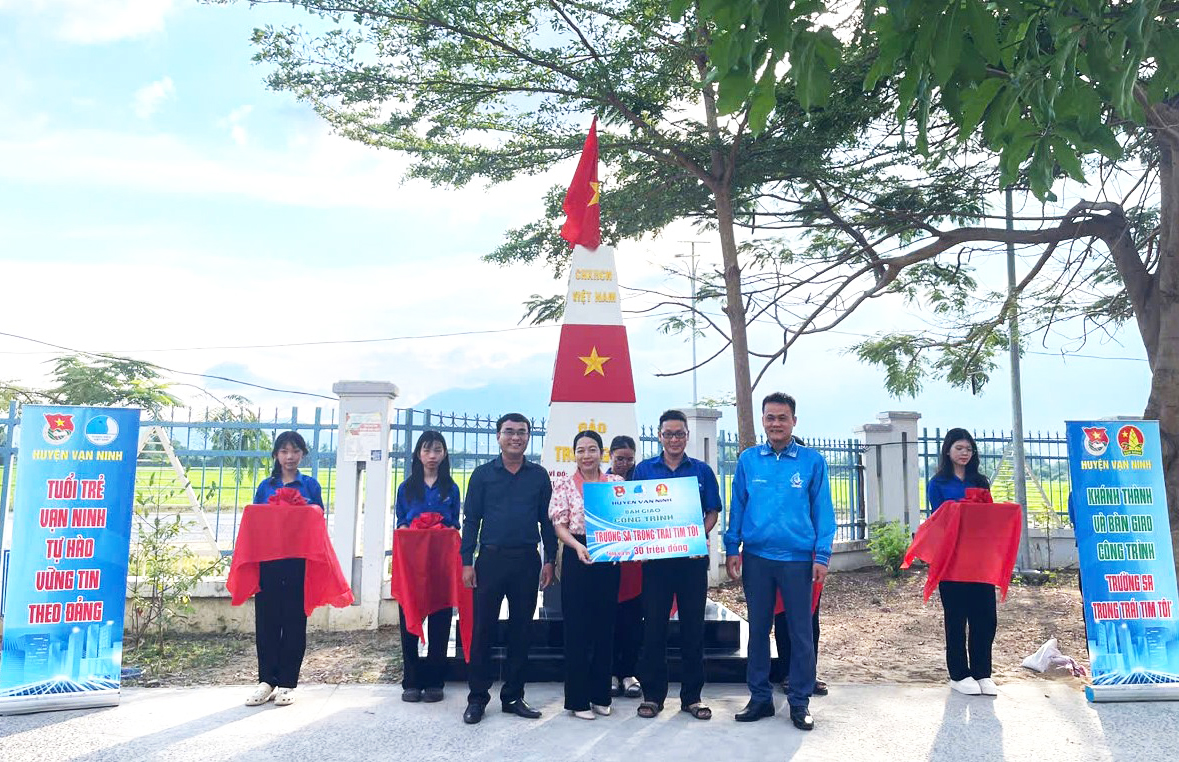 Huyện đoàn Vạn Ninh khánh thành công trình thanh niên “Trường Sa trong trái tim tôi”