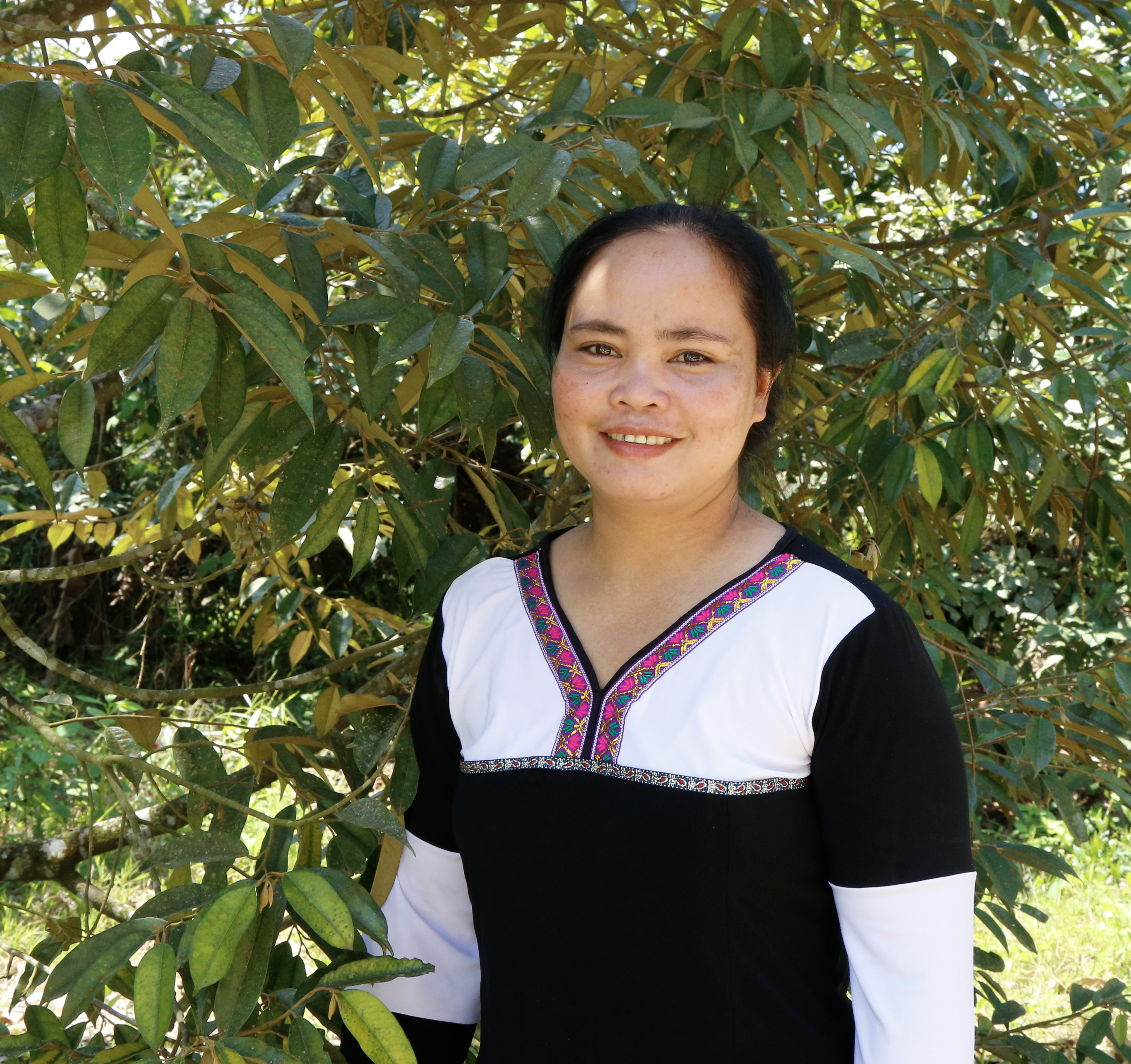 Bà Mấu Thị Bạch - Trưởng thôn Hòn Dung (xã Sơn Hiệp, huyện Khánh Sơn)