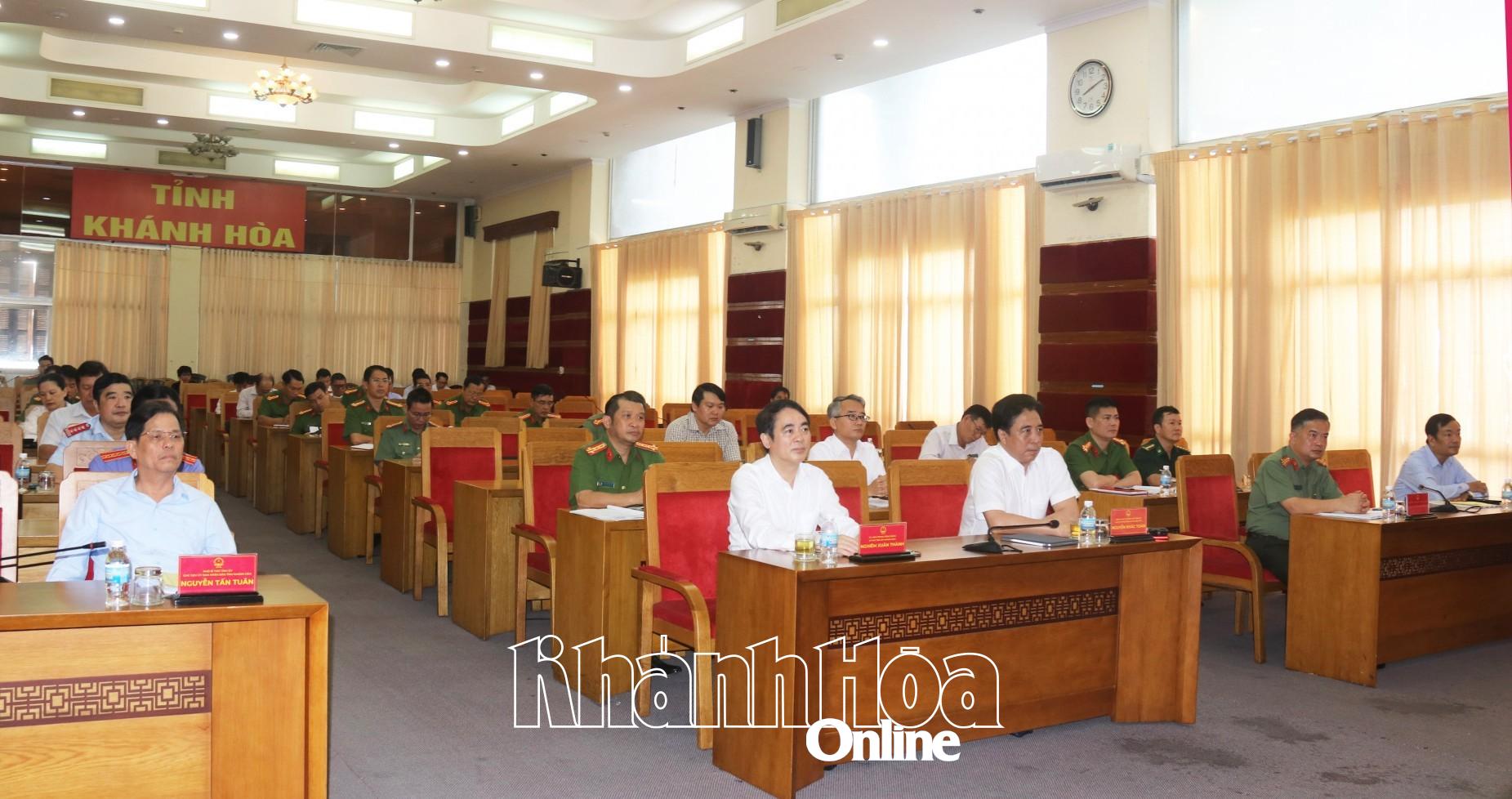 Lãnh đạo tỉnh Khánh Hòa cùng các đại biểu tham dự hội nghị.