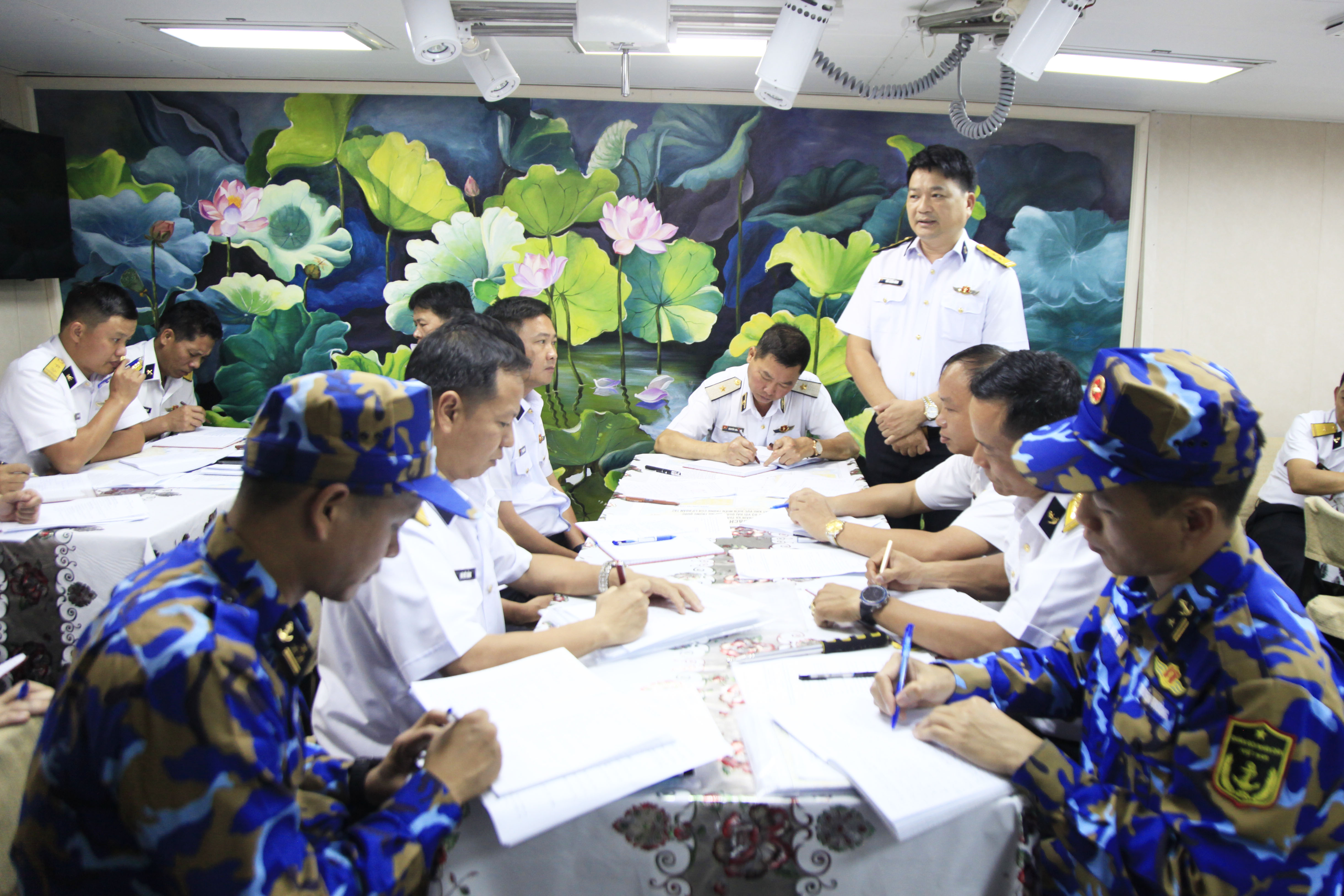 Thượng tá Bùi Xuân Bình phát biểu chỉ đạo.