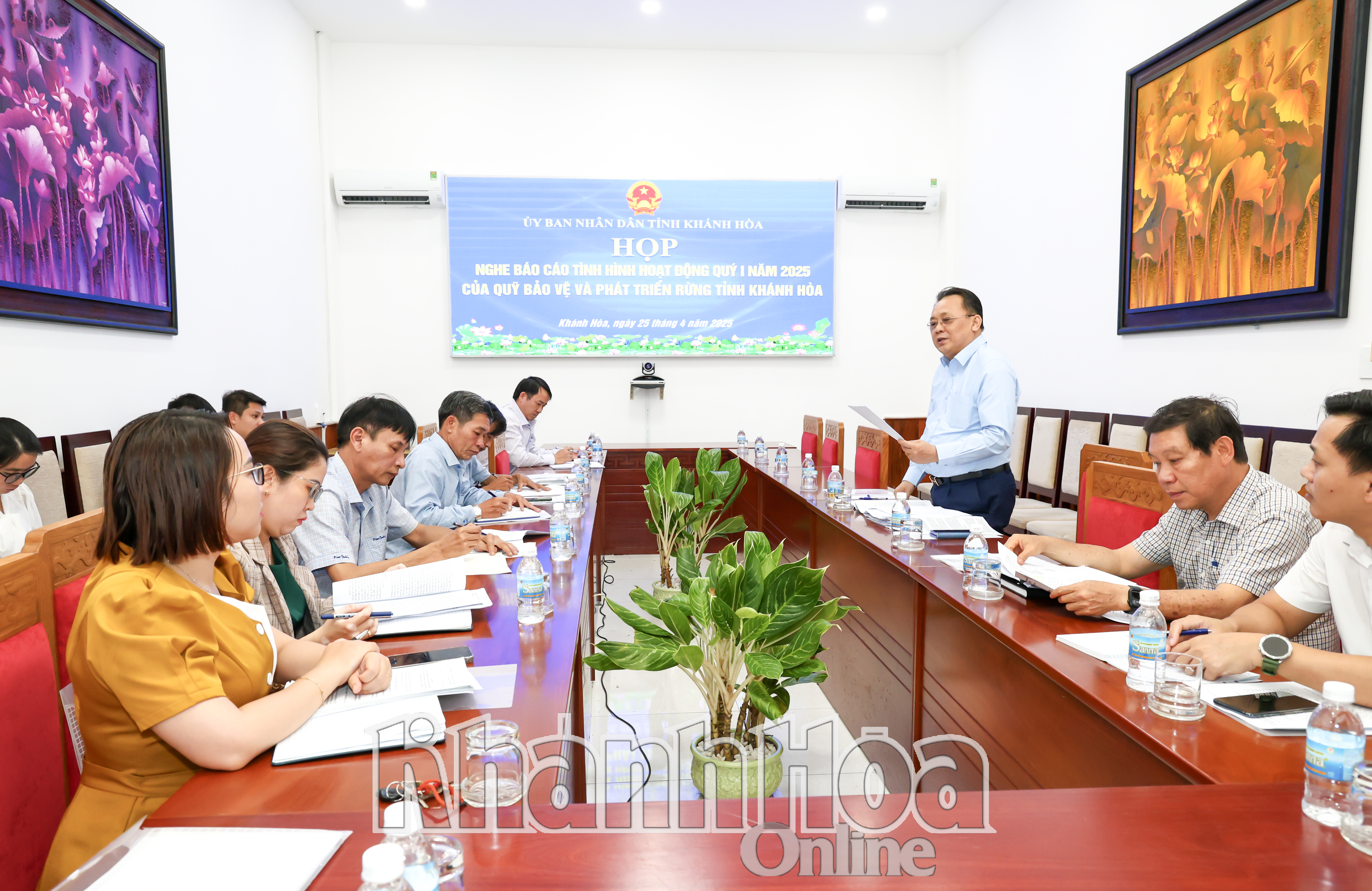 Ông Lê Hữu Hoàng phát biểu chỉ đạo tại cuộc họp.