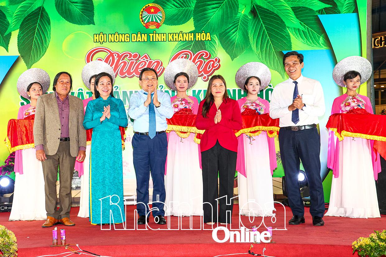 Những sắc màu sinh vật cảnh  