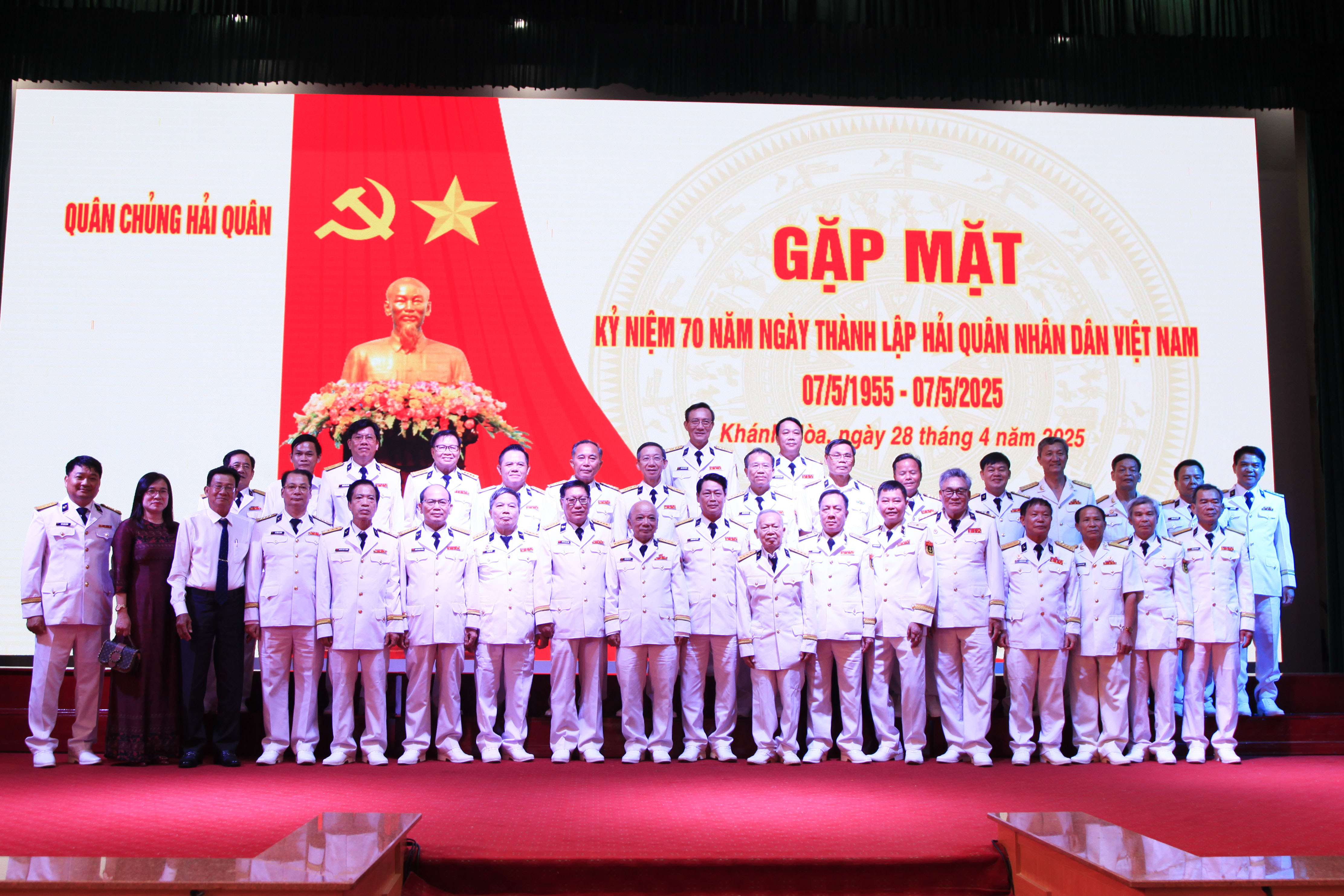 Gặp mặt truyền thống kỷ niệm 70 năm Ngày thành lập Hải quân nhân dân Việt Nam