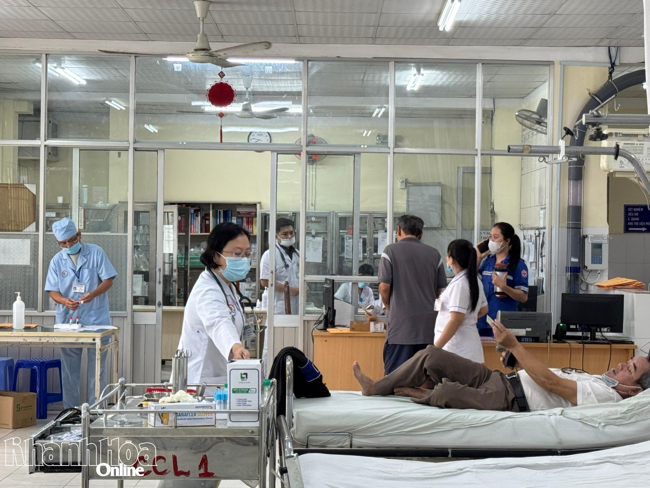 Bảo đảm công tác khám, chữa bệnh, cấp cứu trong dịp nghỉ lễ 30-4 và 1-5