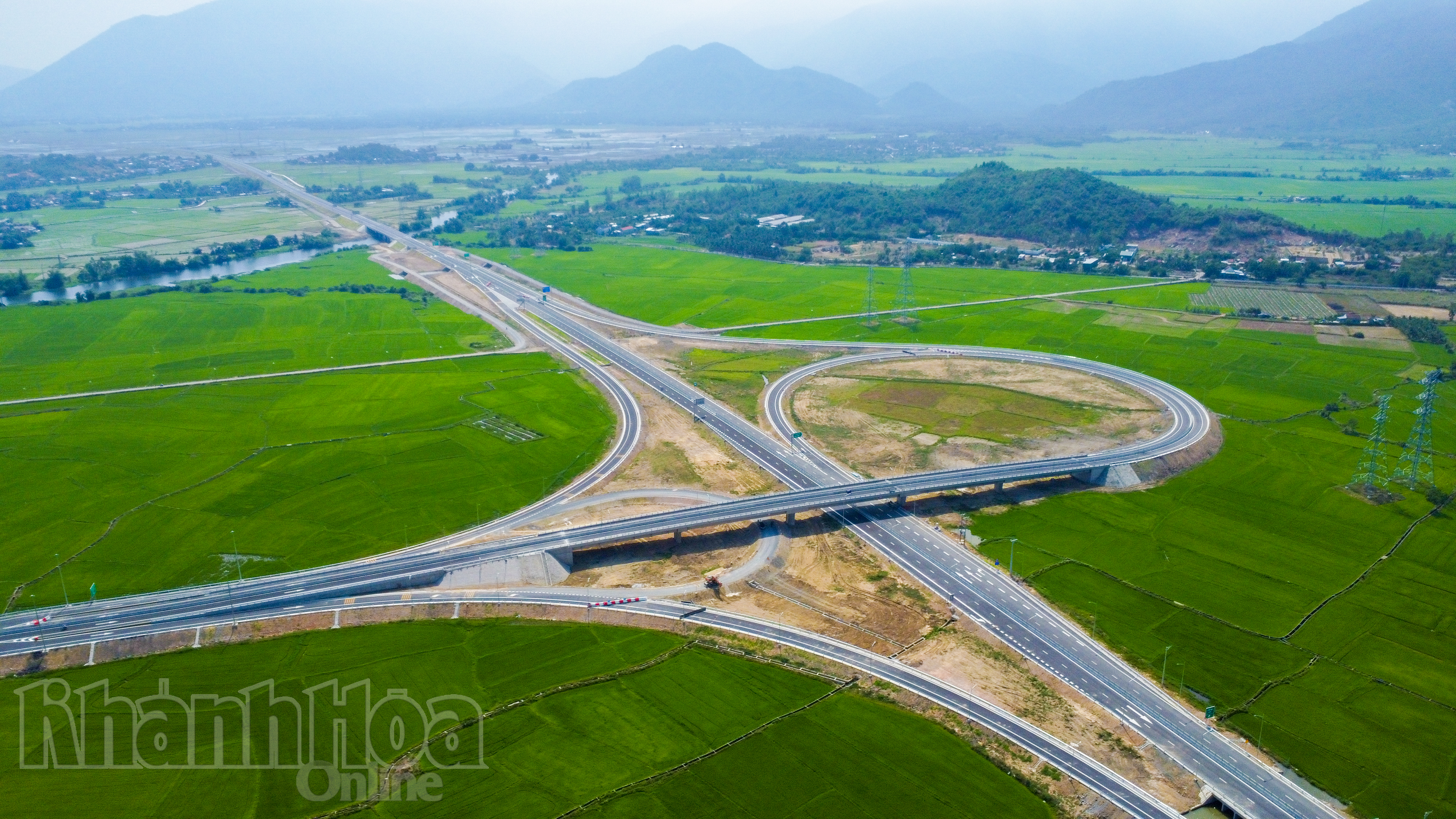 Vững vàng xứ rừng trầm biển yến