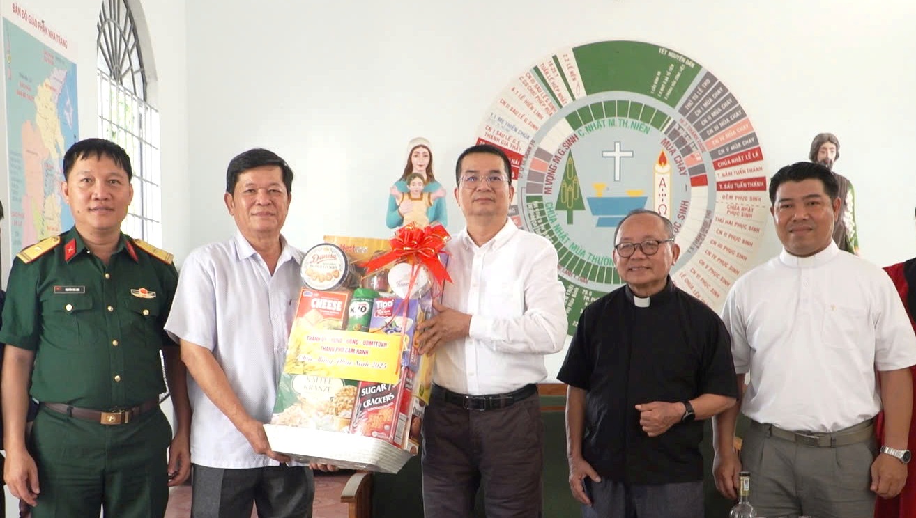 TP. Cam Ranh tổ chức các đoàn đi thăm, chúc mừng cơ sở Công giáo, Tin lành nhân dịp lễ Phục sinh năm 2025