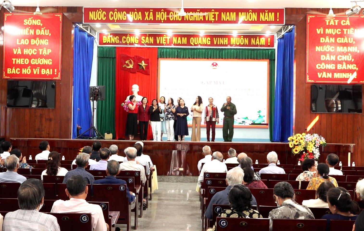 Quang cảnh buổi gặp mặt.