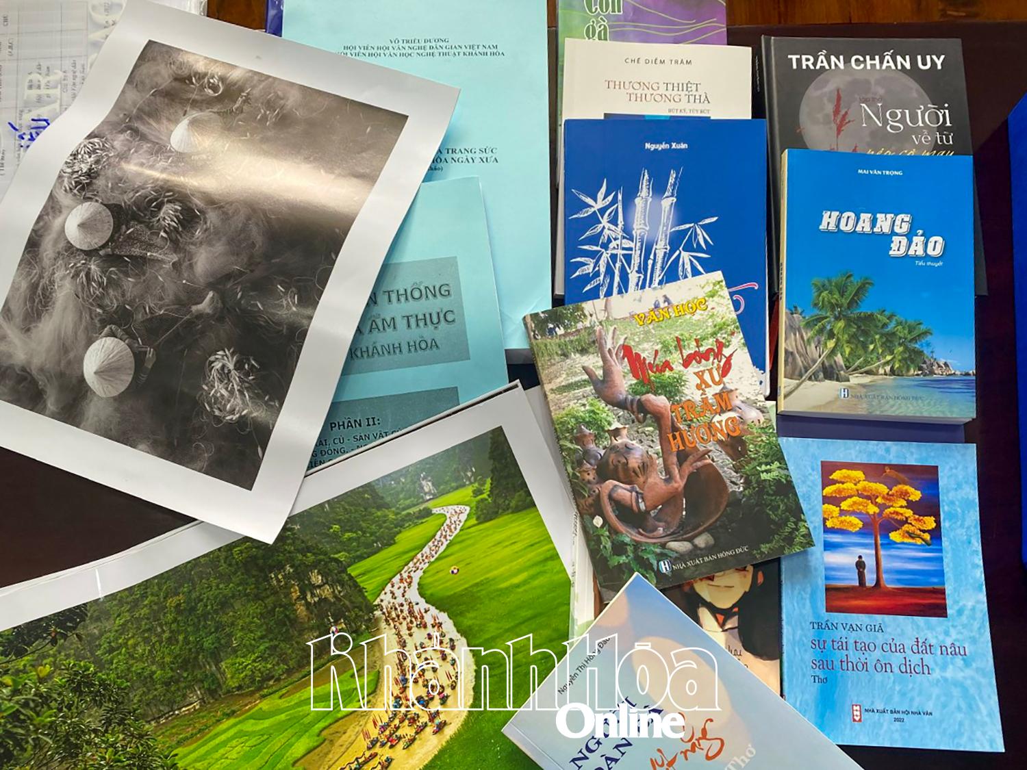 Nâng chất lý luận, phê bình văn học nghệ thuật 