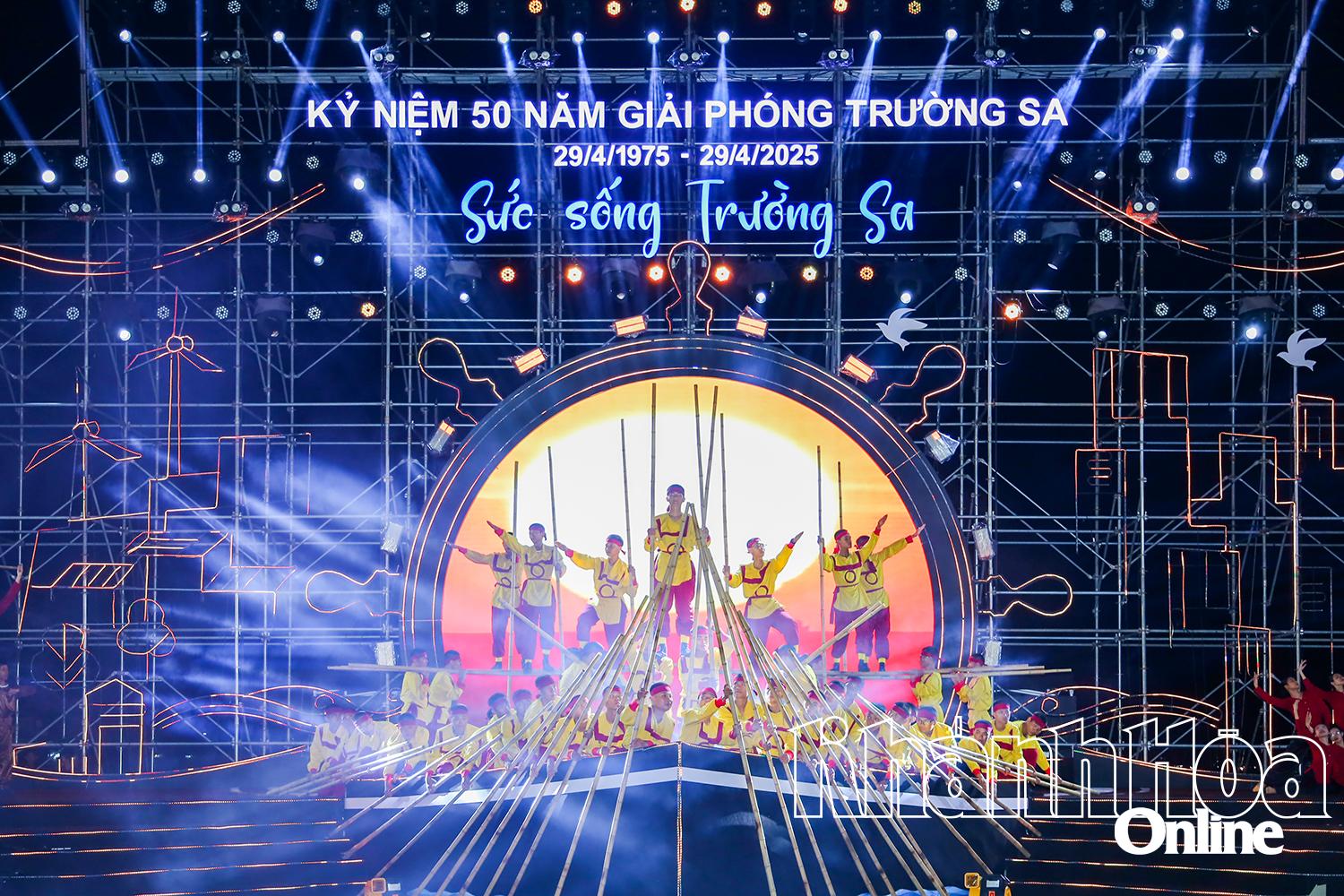 Tổng duyệt chương trình chính luận nghệ thuật “Sức sống Trường Sa”