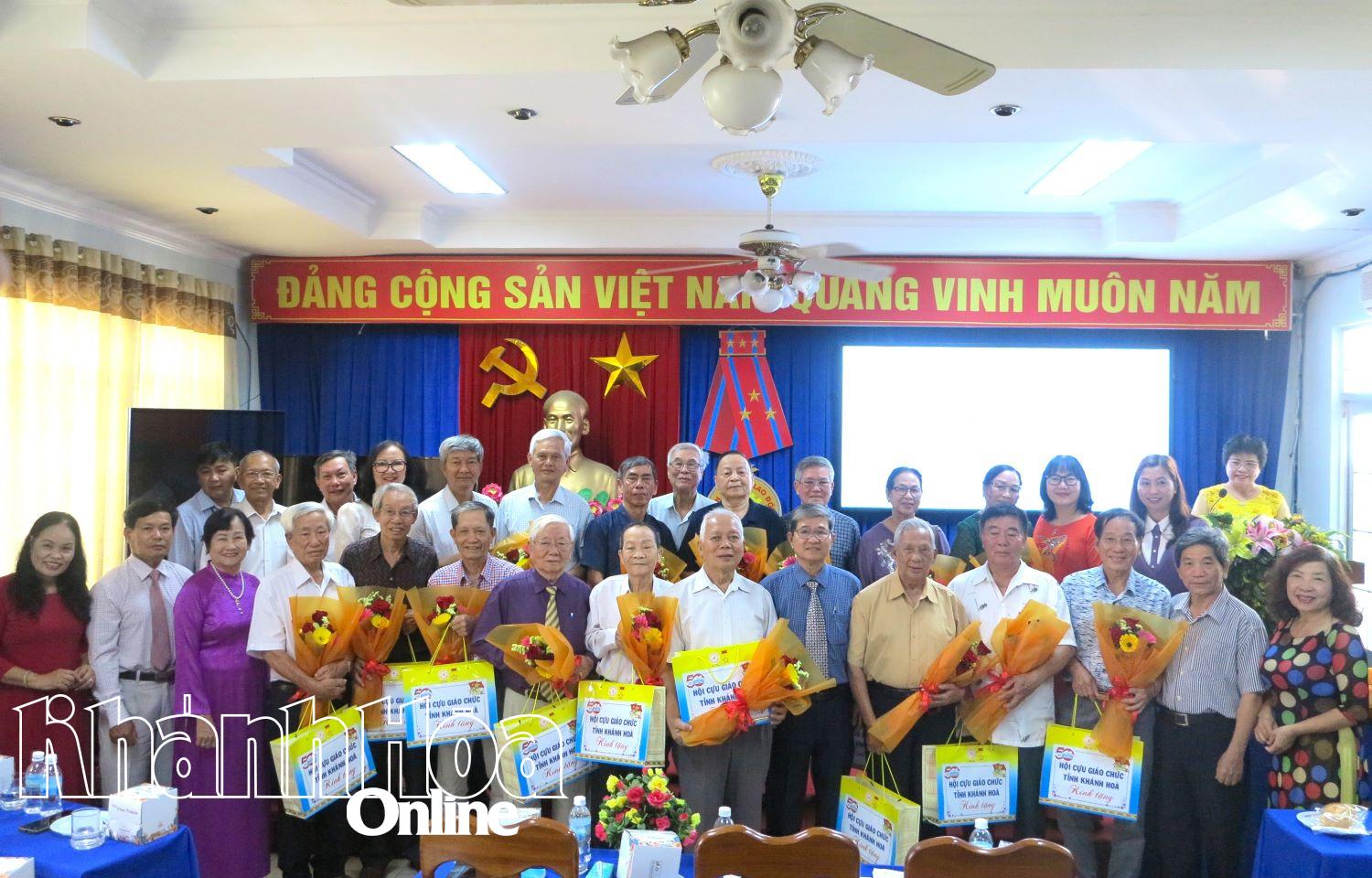 Họp mặt các cựu giáo chức nhân kỷ niệm 50 năm Ngày Giải phóng miền Nam, thống nhất đất nước