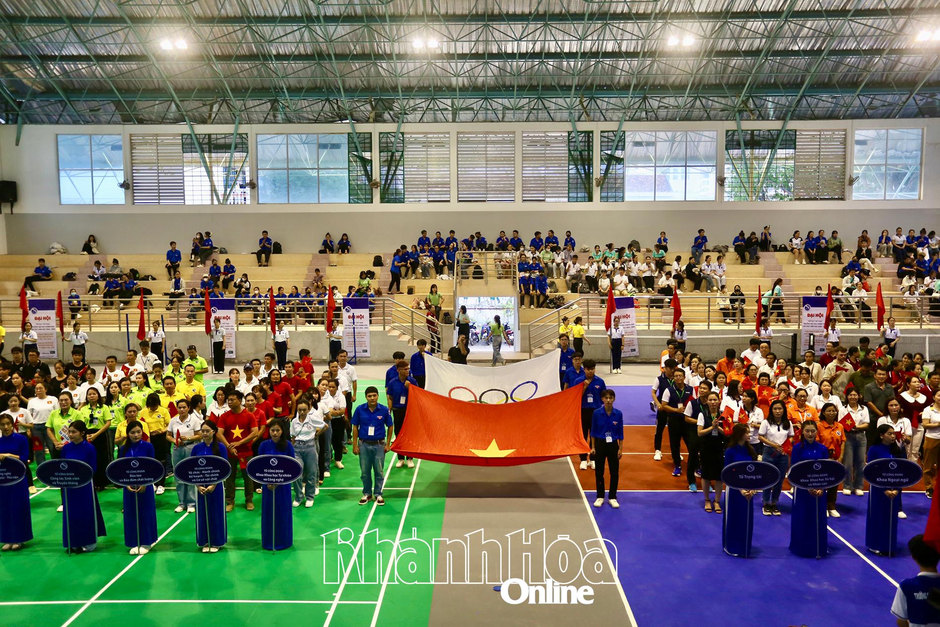 Khai mạc Đại hội Thể dục thể thao Trường Đại học Khánh Hòa lần thứ nhất