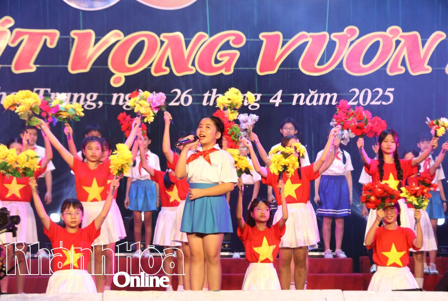 Liên hoan văn nghệ kỷ niệm 30 năm xây dựng và phát triển Trường THCS Âu Cơ