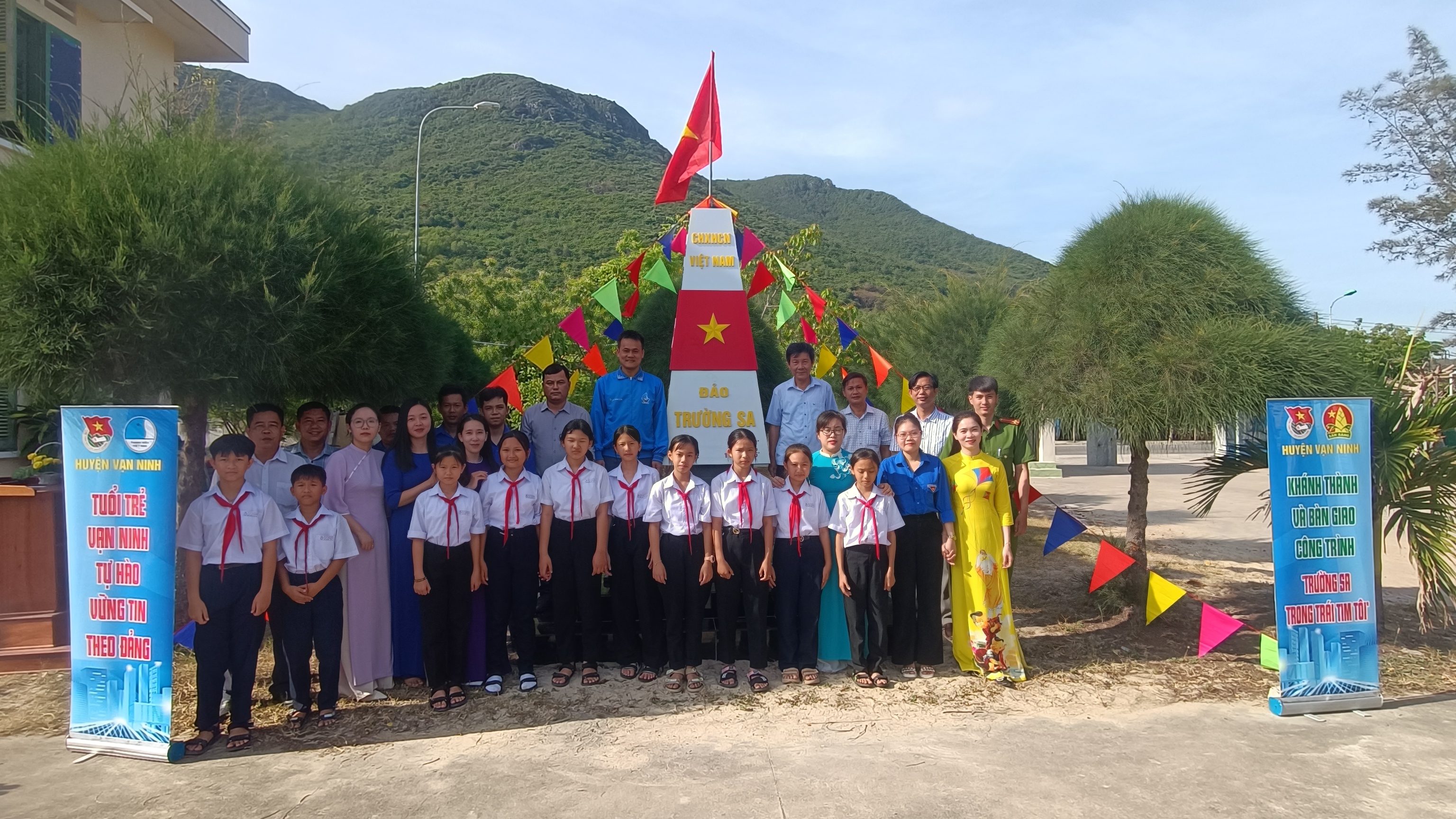 Huyện đoàn Vạn Ninh khánh thành công trình thanh niên “Trường Sa trong trái tim tôi” 