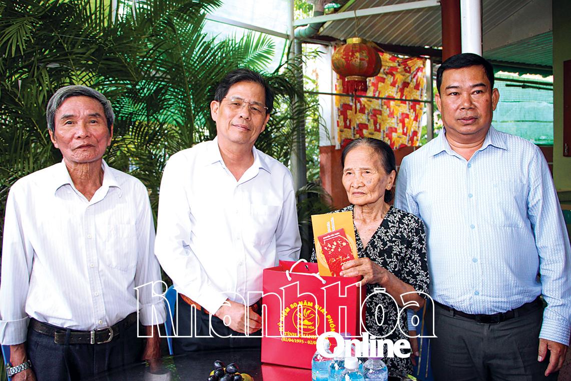 Quan tâm chăm lo người có công với cách mạng