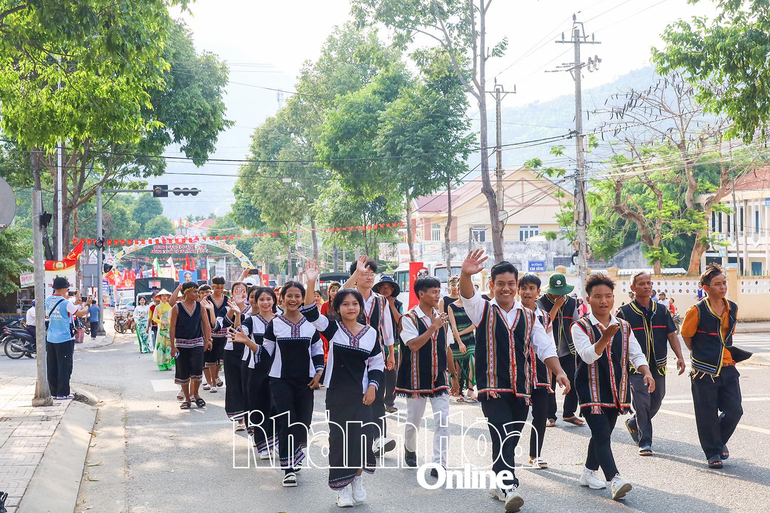 Ngày Văn hóa các dân tộc Việt Nam trên địa bàn tỉnh là dịp để thắt chặt tình đoàn kết giữa các dân tộc anh em.