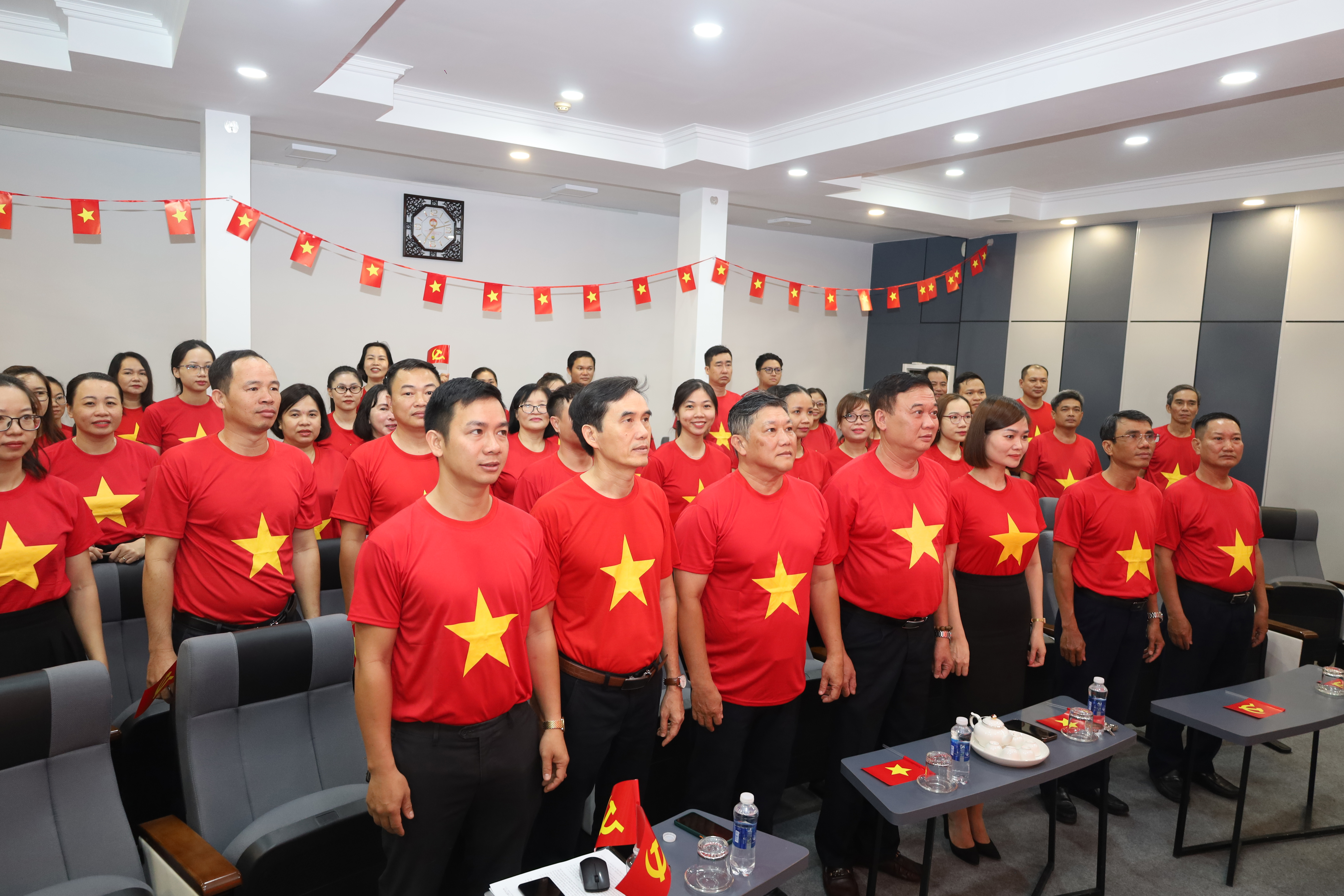 Đảng bộ Sở Tư pháp tỉnh Khánh Hòa tổ chức lễ chào cờ kỷ niệm 50 năm Ngày Giải phóng miền Nam, thống nhất đất nước