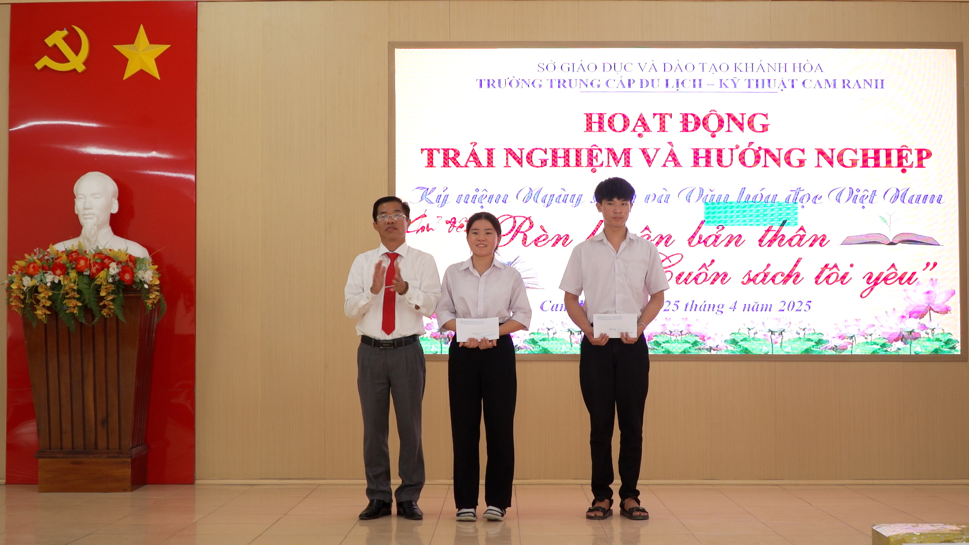 Trường Trung cấp Du lịch - Kỹ thuật Cam Ranh tổ chức hoạt động trải nghiệm và hướng nghiệp