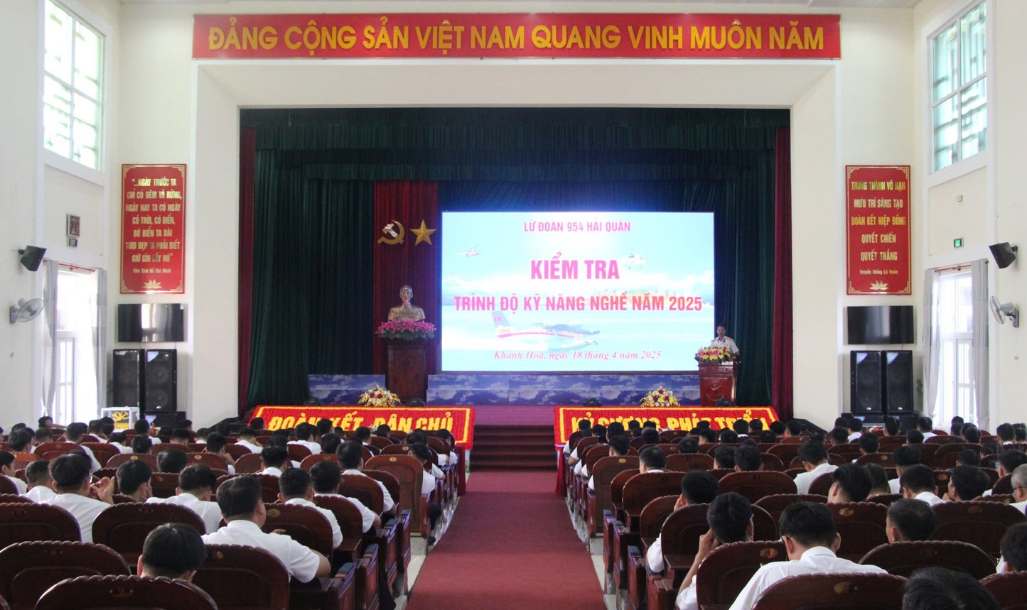 Quang cảnh buổi kiểm tra.