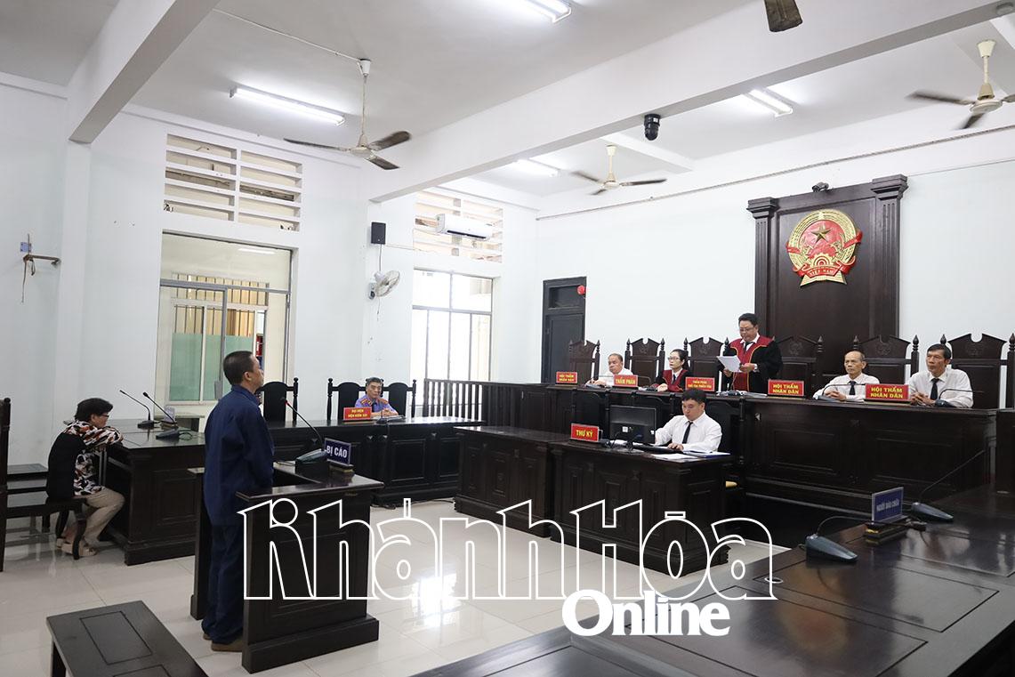 Vào tù vì lừa tiền đặt cọc mua nhà