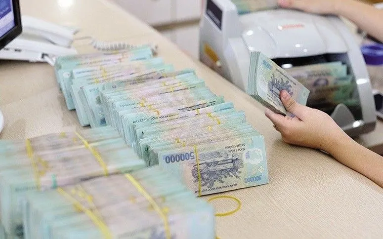 Lãi suất ngân hàng tiếp tục giảm