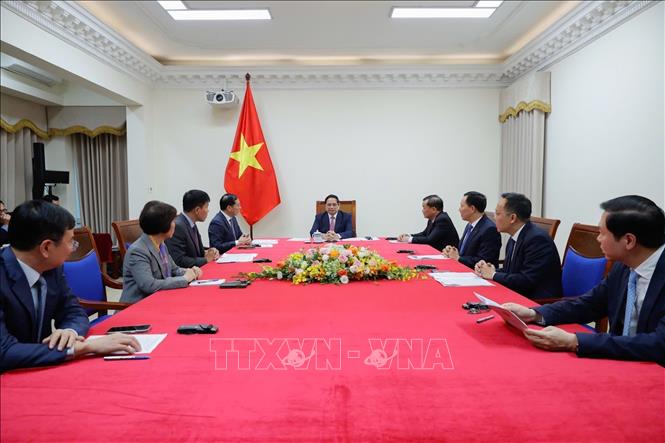 Thủ tướng Phạm Minh Chính điện đàm với Thủ tướng Malaysia Anwar Ibrahim