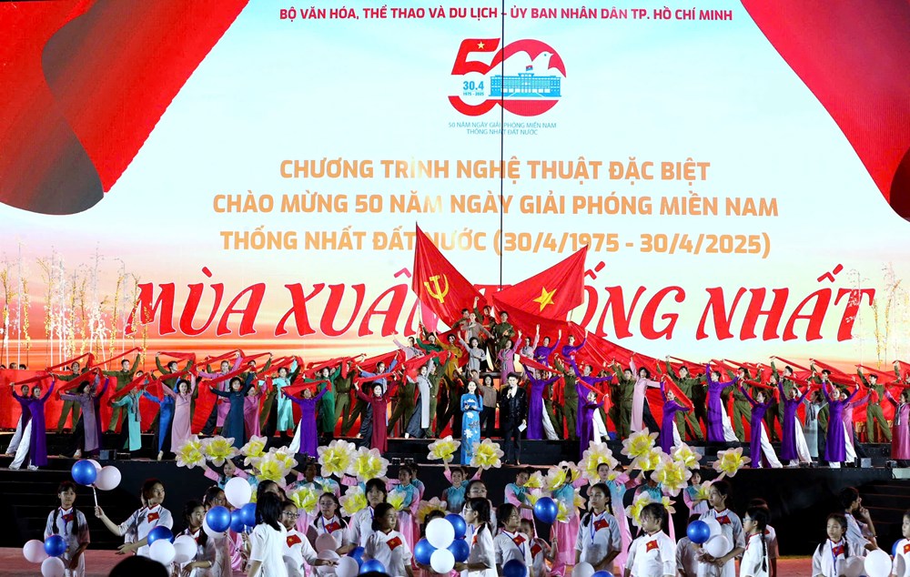Sôi nổi chuỗi sự kiện nghệ thuật mừng ngày thống nhất non sông