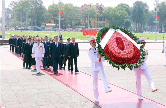 Tổng Bí thư, Chủ tịch nước Trung Quốc Tập Cận Bình vào Lăng viếng Chủ tịch Hồ Chí Minh