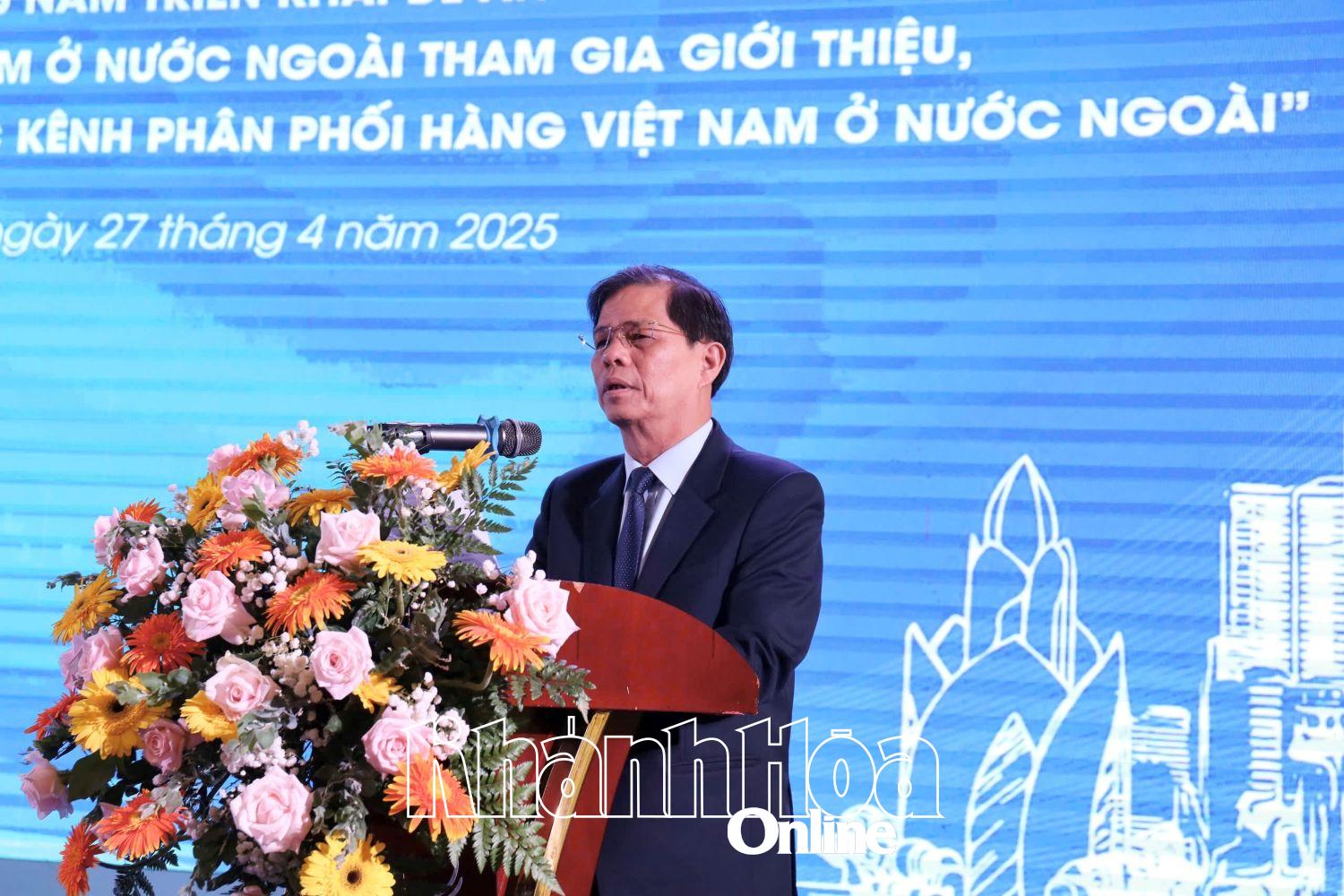 Chủ tịch UBND tỉnh Khánh Hòa Nguyễn Tấn Tuân phát biểu tại hội nghị.