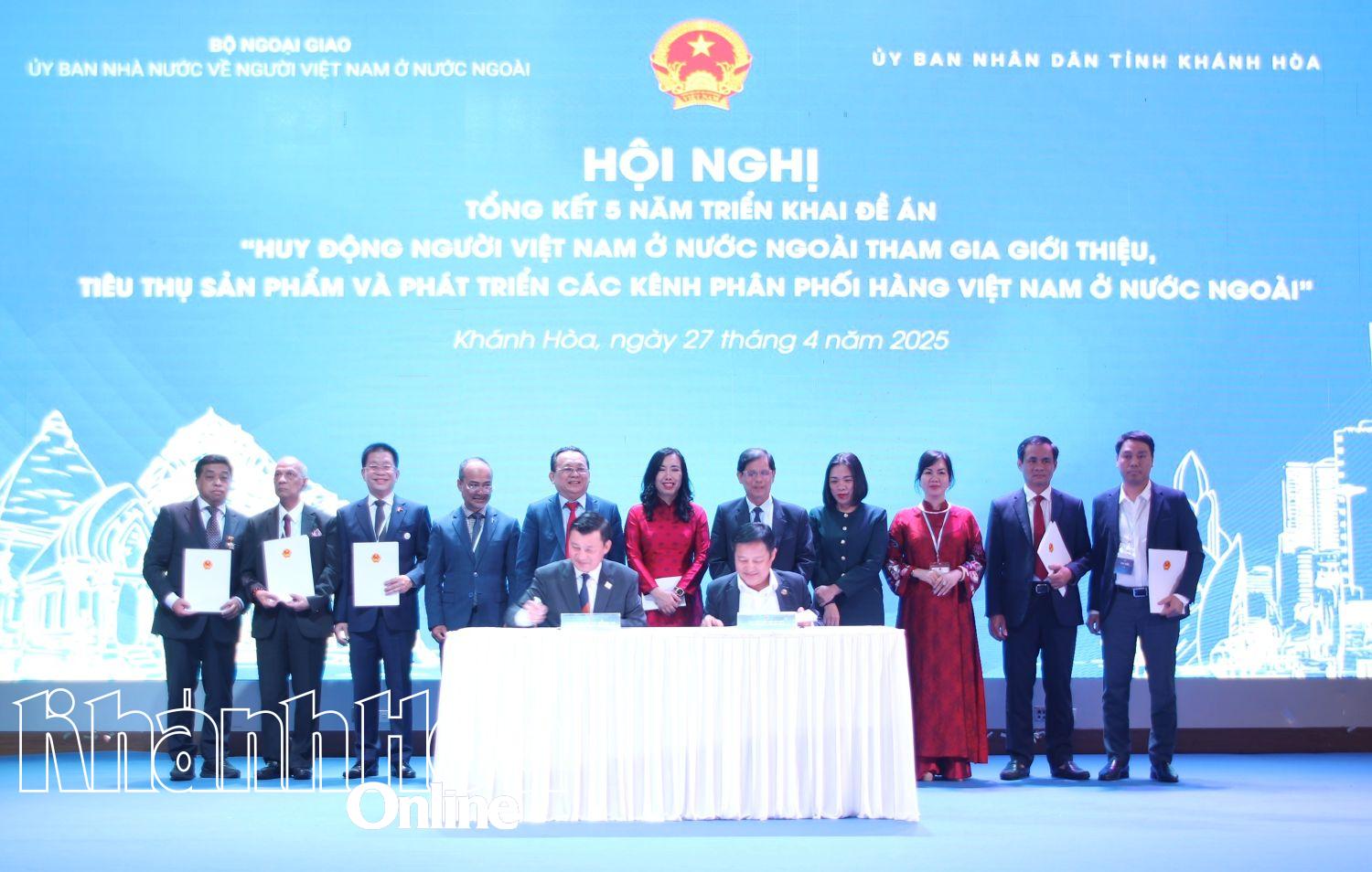 Hiệp hội Xúc tiến hợp tác kinh tế Việt Nam – Nhật Bản và Hiệp hội Du lịch Nha Trang – Khánh Hoà ký kết hợp tác.