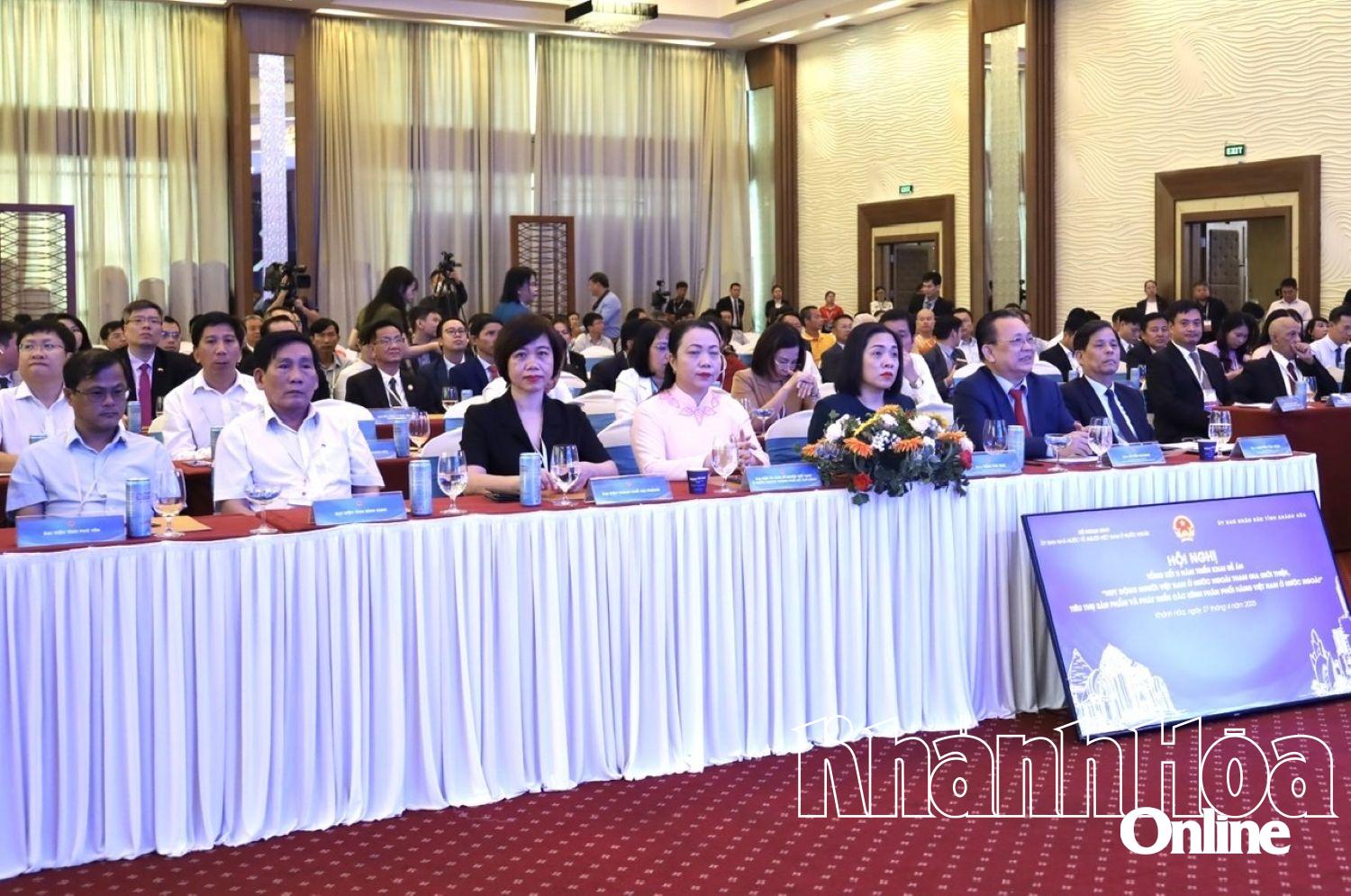 Các đại biểu dự hội nghị.