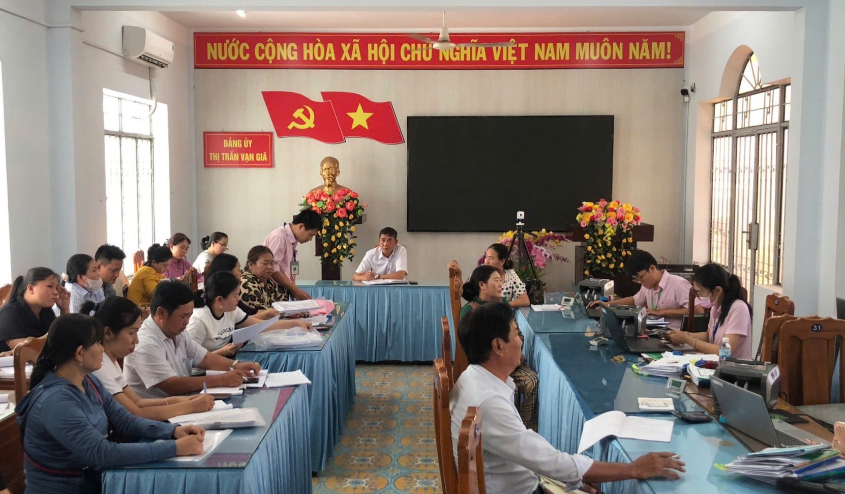 Ngân hàng Chính sách xã hội huyện Vạn Ninh giải ngân hơn 2,7 tỷ đồng vốn tín dụng chính sách cho 52 hộ vay