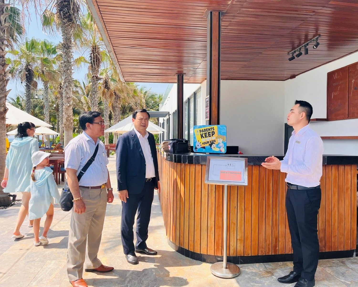 Cục Du lịch quốc gia Việt Nam kiểm tra công tác chuẩn bị phục vụ khách du lịch dịp lễ 30-4, 1-5 tại Khánh Hòa 