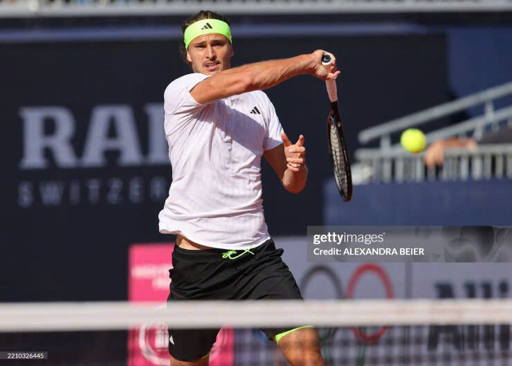 Zverev vào chung kết trên quê nhà.