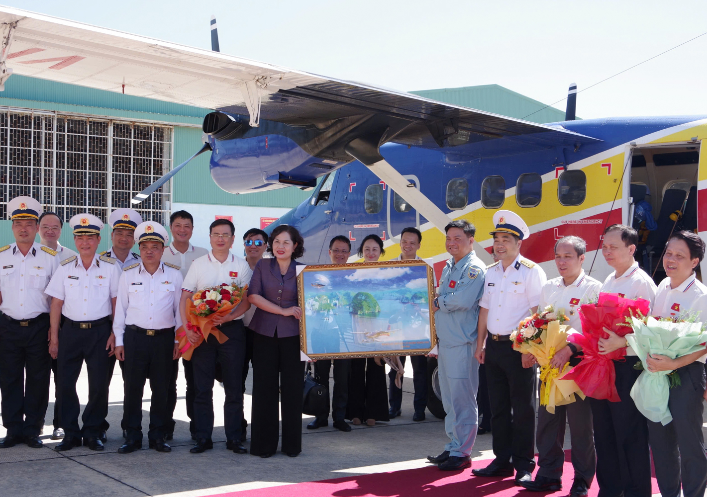 Lữ đoàn 954 hoàn thành tốt nhiệm vụ chở đoàn công tác thăm, làm việc tại đảo Trường Sa